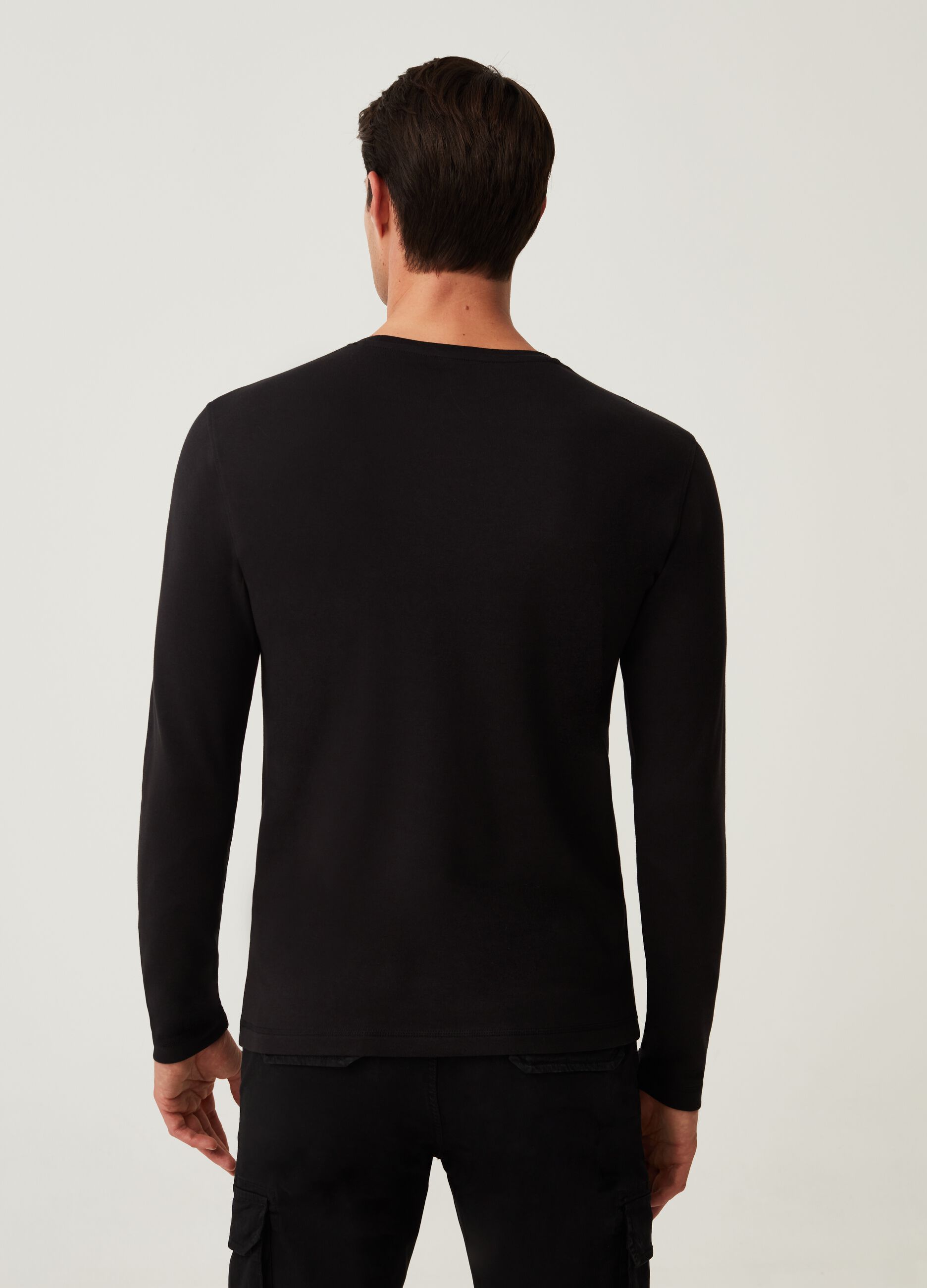 Long-sleeved crew neck T-shirt