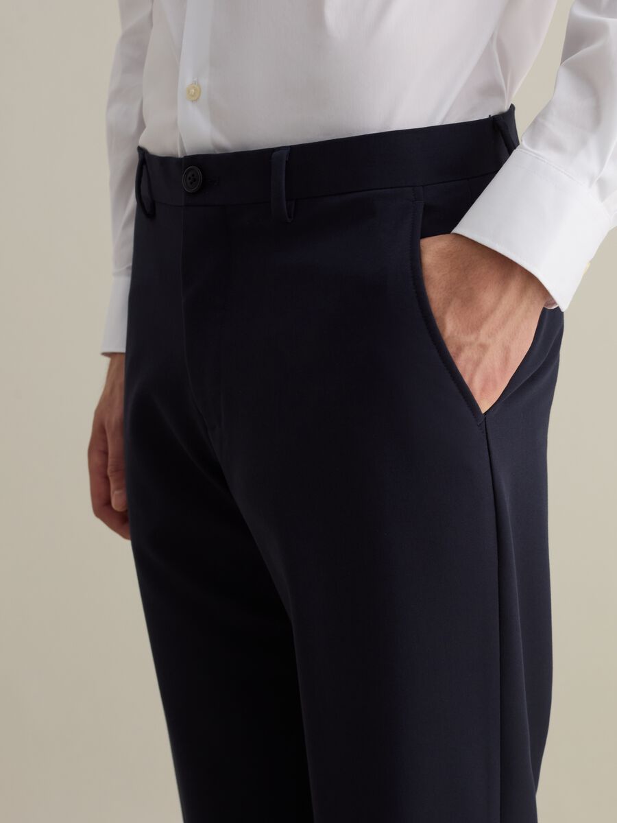 Pantaloni chino in viscosa stretch_5