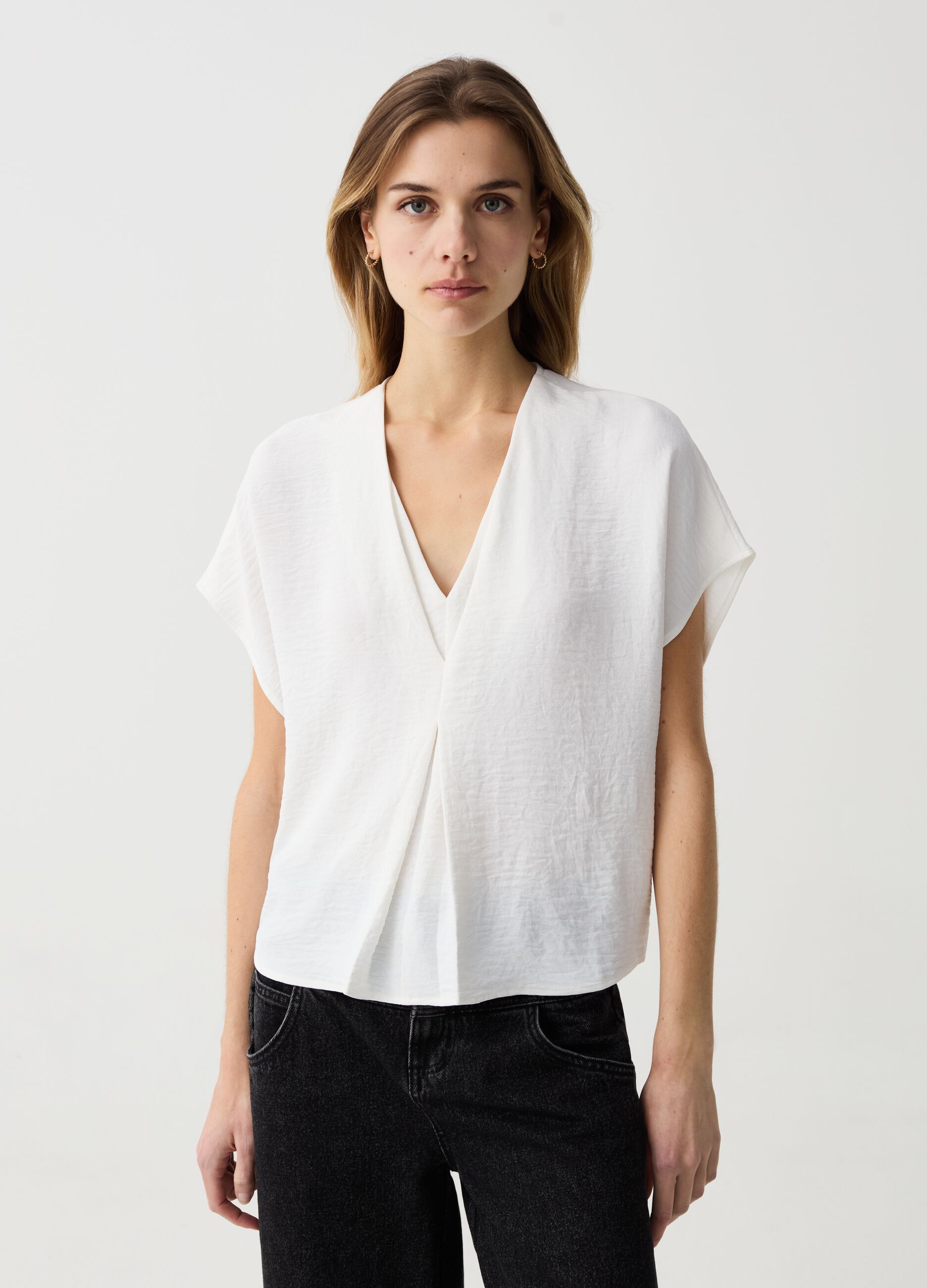 Crinkle-effect blouse with V neck