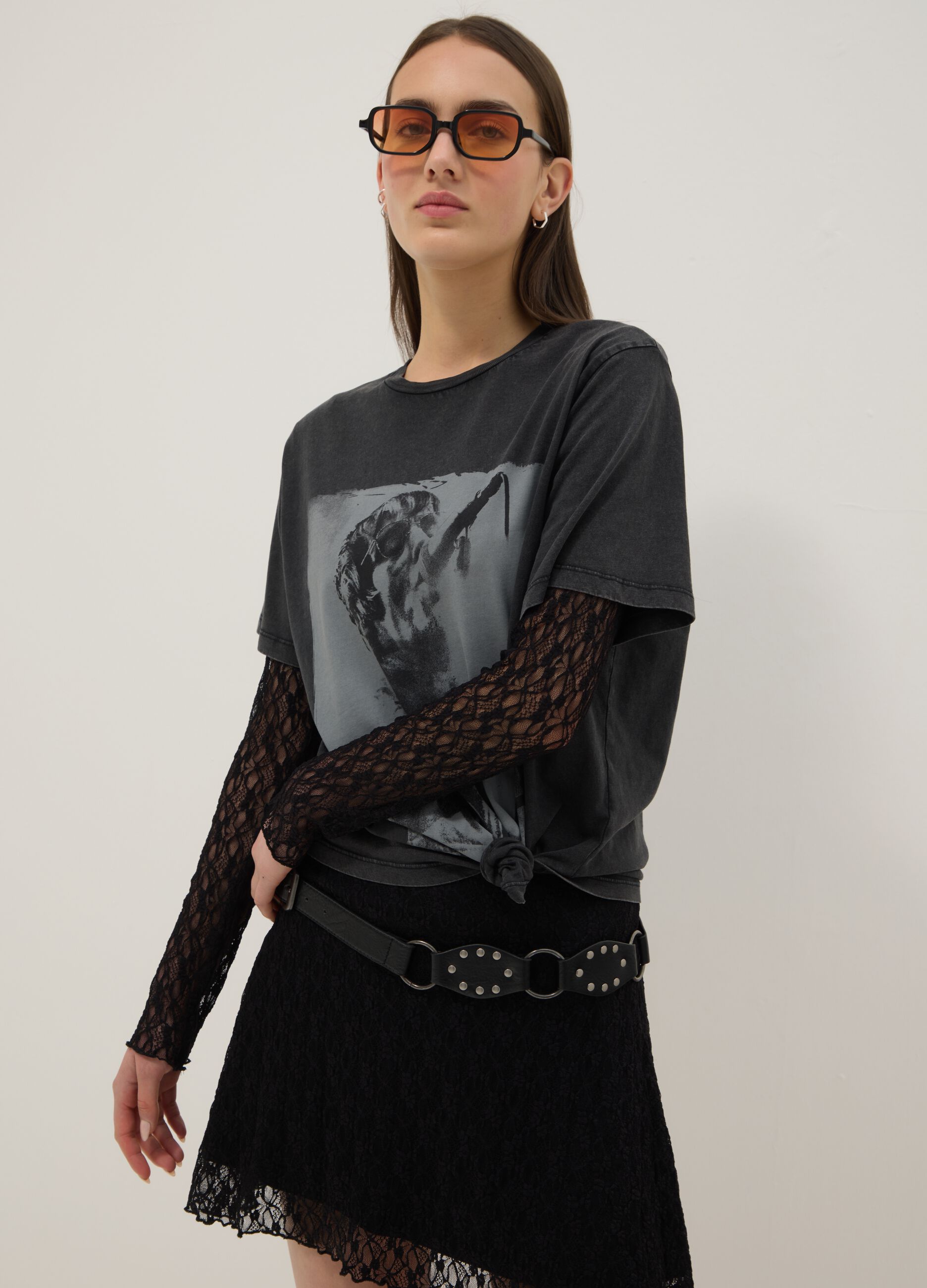Black pure cotton t-shirt with a regular oversized fit