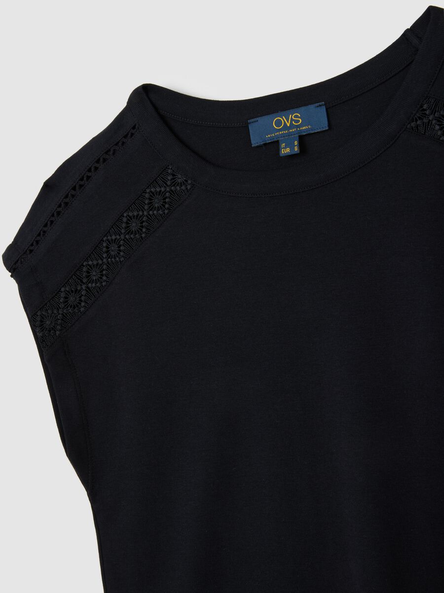T-shirt da donna in puro cotone nero regular fit con pizzo_1