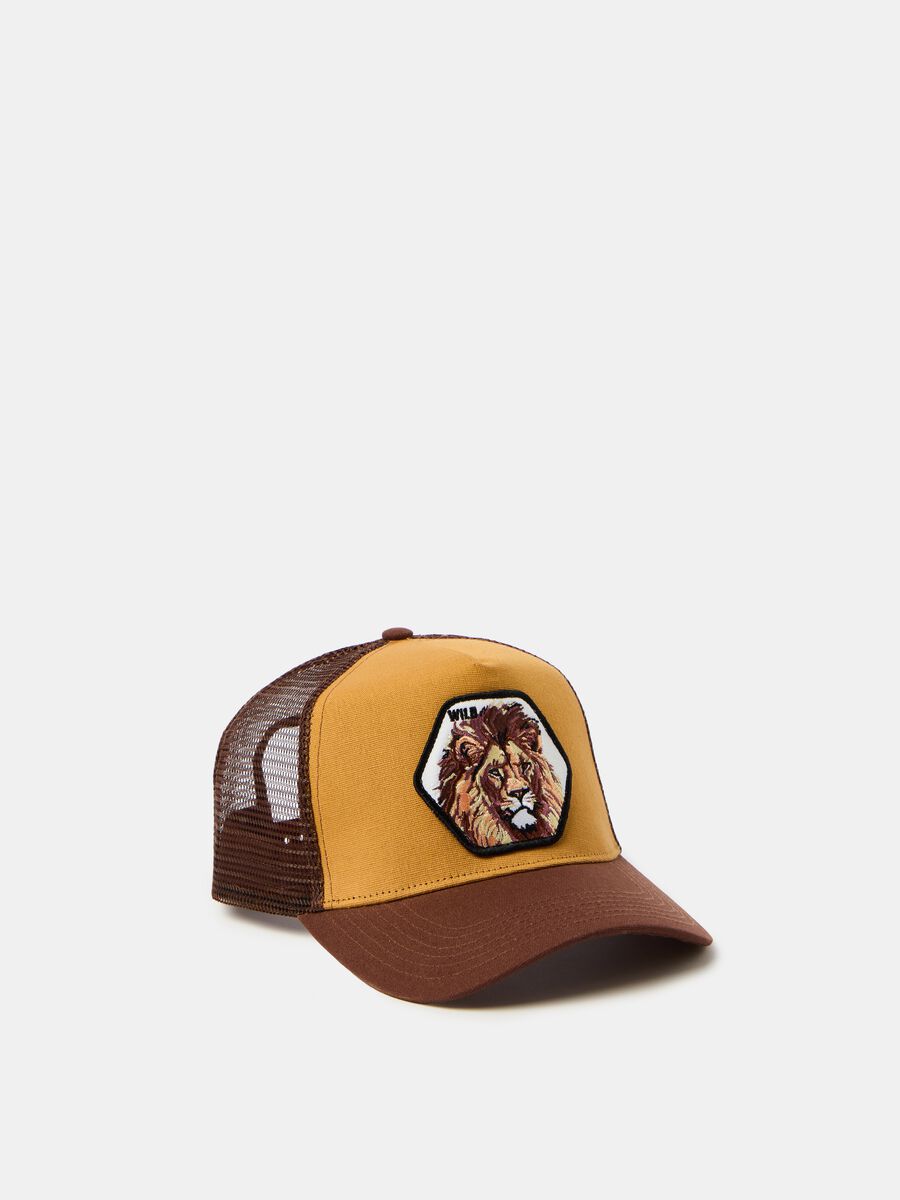 Baseball cap with lion patch_0