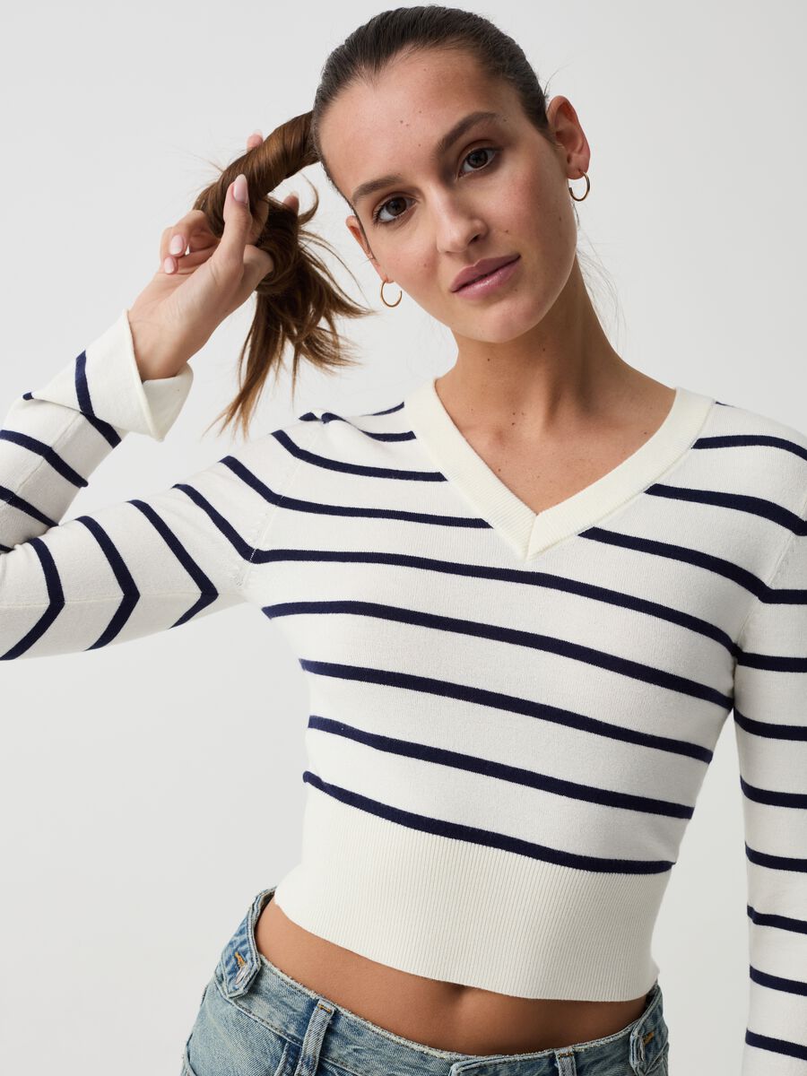 Striped pullover with V neck_0