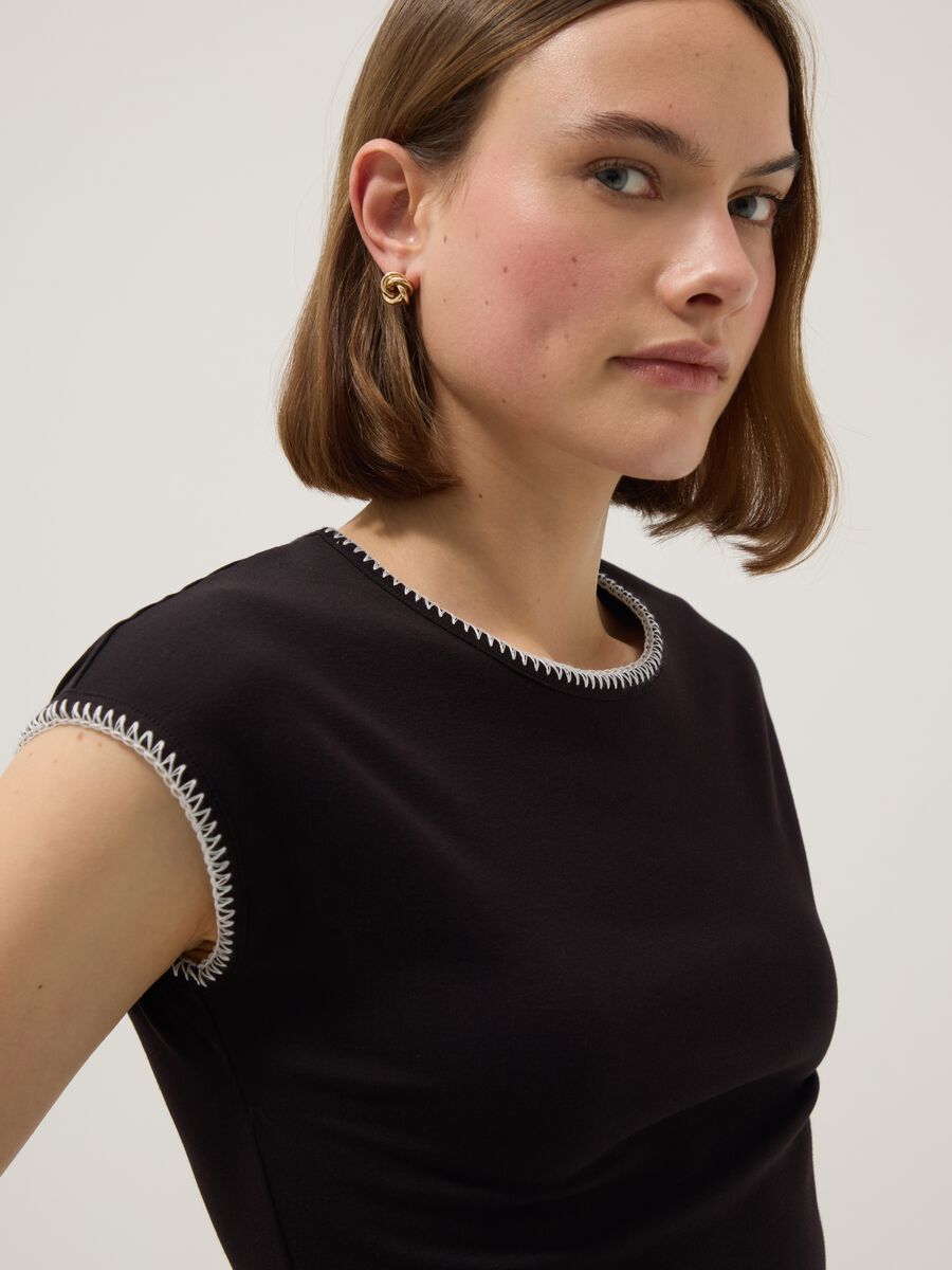 Black stretchy cotton T-shirt regular fit with stitching_3