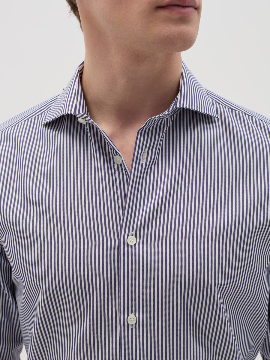 Slim-fit no-iron shirt with stripes_2
