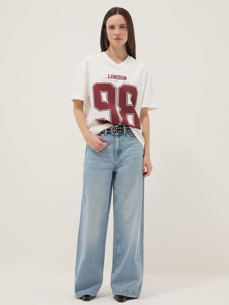 Oversized white pure cotton T-shirt with print and V-neck_2