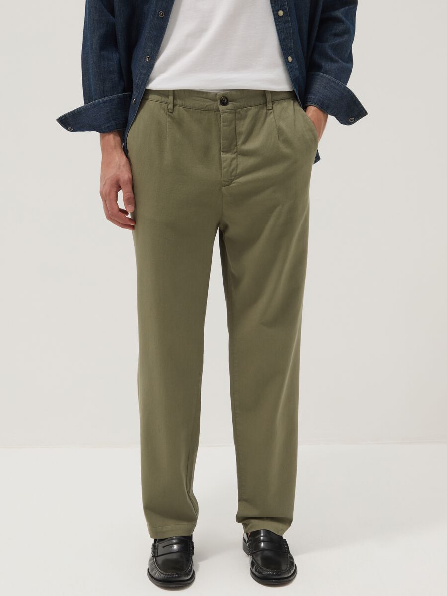 Green pure cotton carrot-fit chino trousers_1