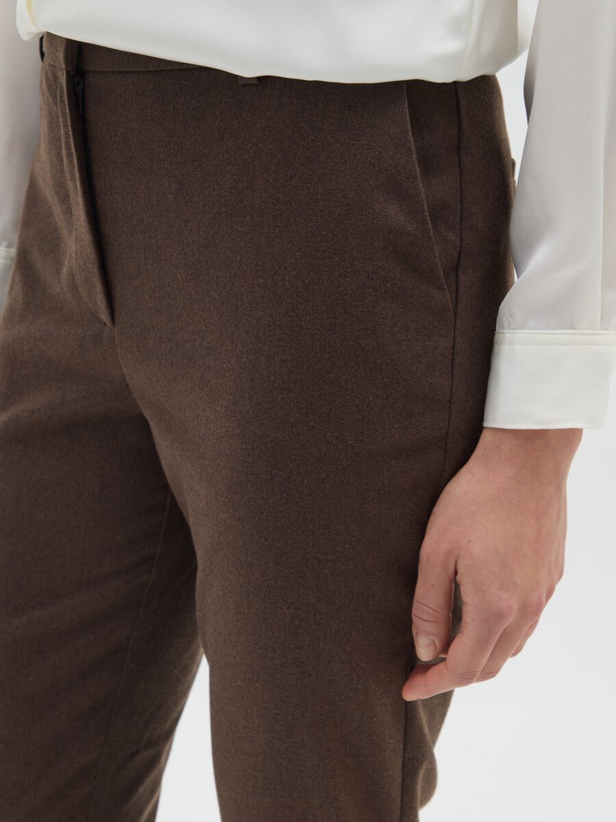 Brown slim trousers in stretchy fabric_3