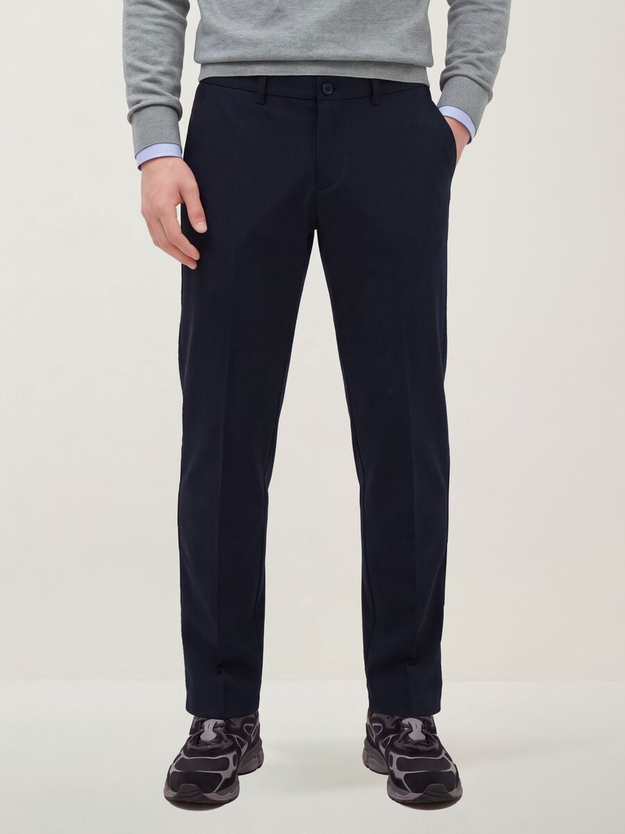 Pantaloni chino blu in twill di viscosa elasticizzata slim fit_1