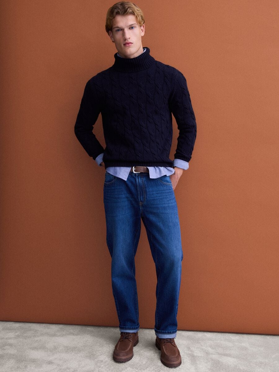 Maglia blu navy in misto lana a trecce con dolcevita regular fit_1