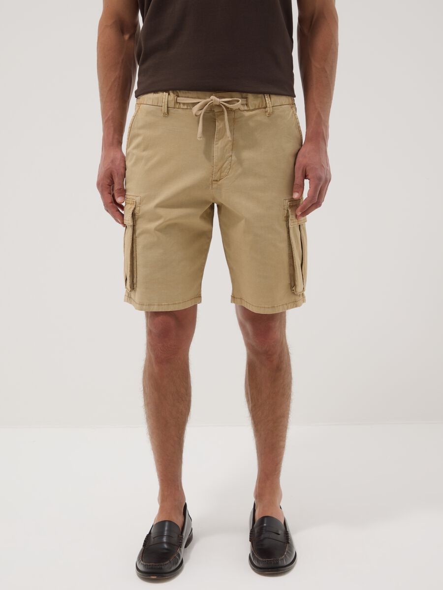 Beige stretch cotton cargo bermuda shorts_1