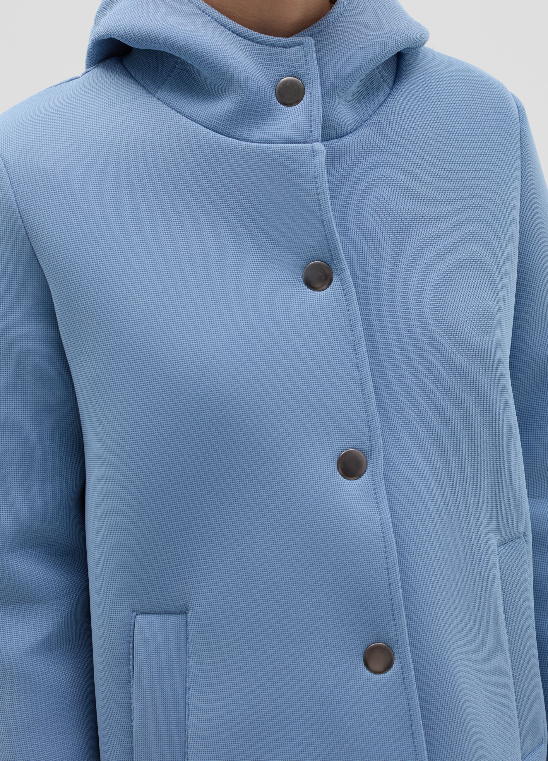 Hooded coat with buttons