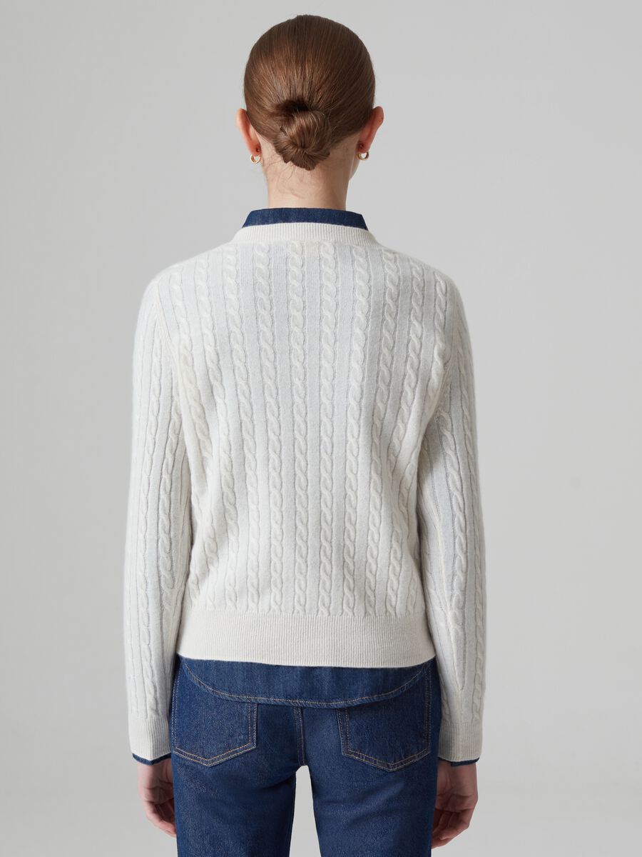 Pullover in cashmere con lavorazione a trecce_2