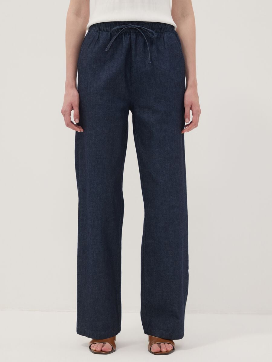 Pantaloni denim blu in puro cotone wide leg con coulisse_1