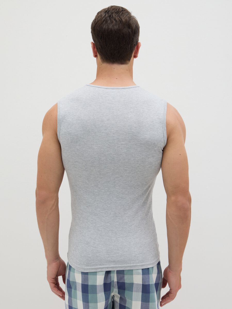 Grey vest in cotton with V neck_3