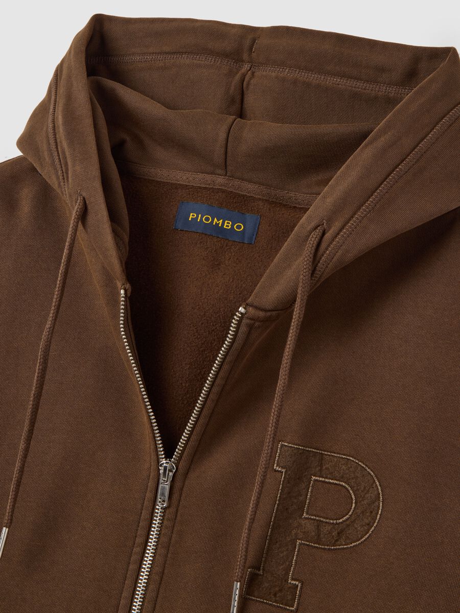 Felpa marrone con cappuccio e zip _5