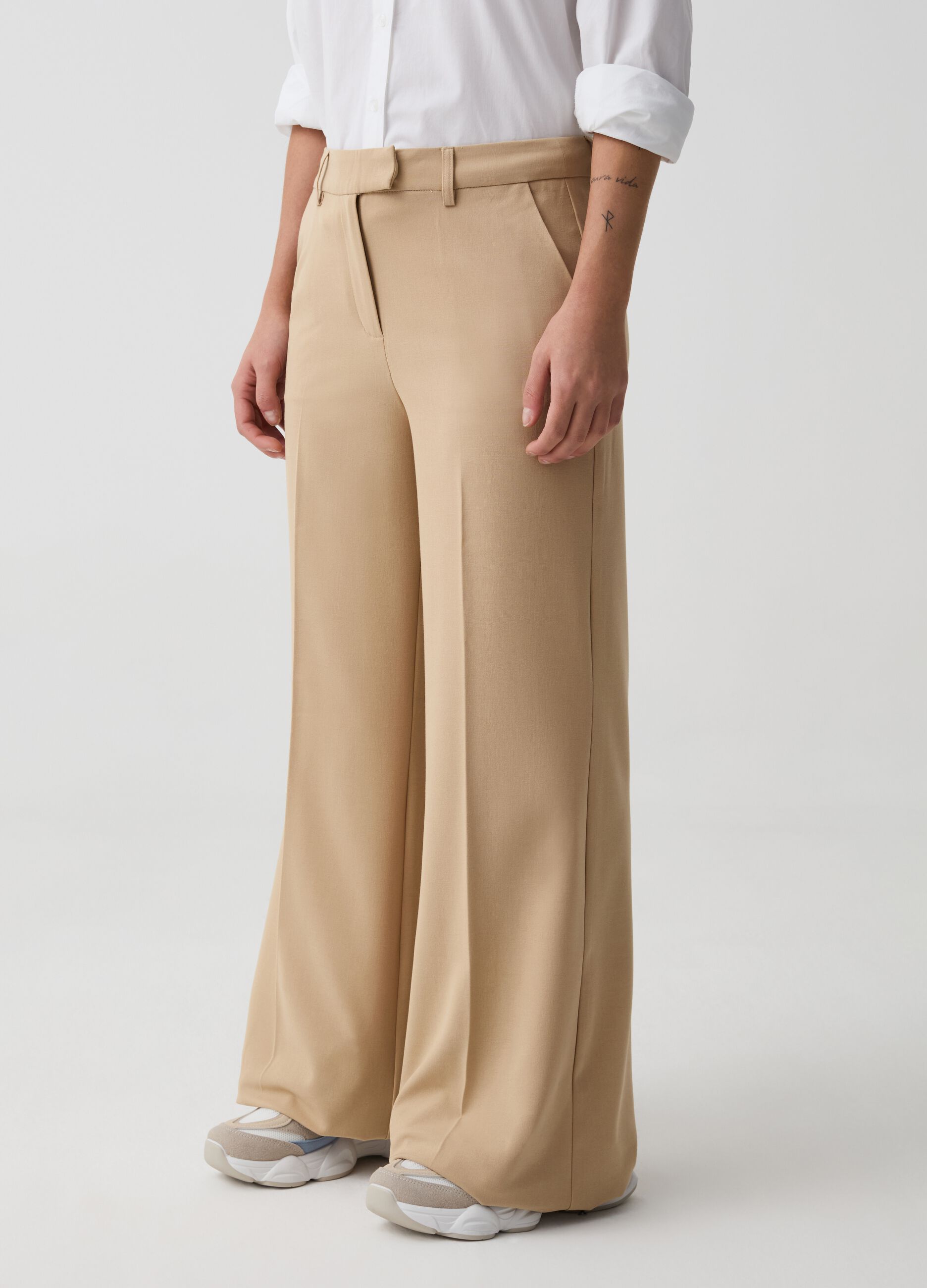 Wide-leg tailored trousers