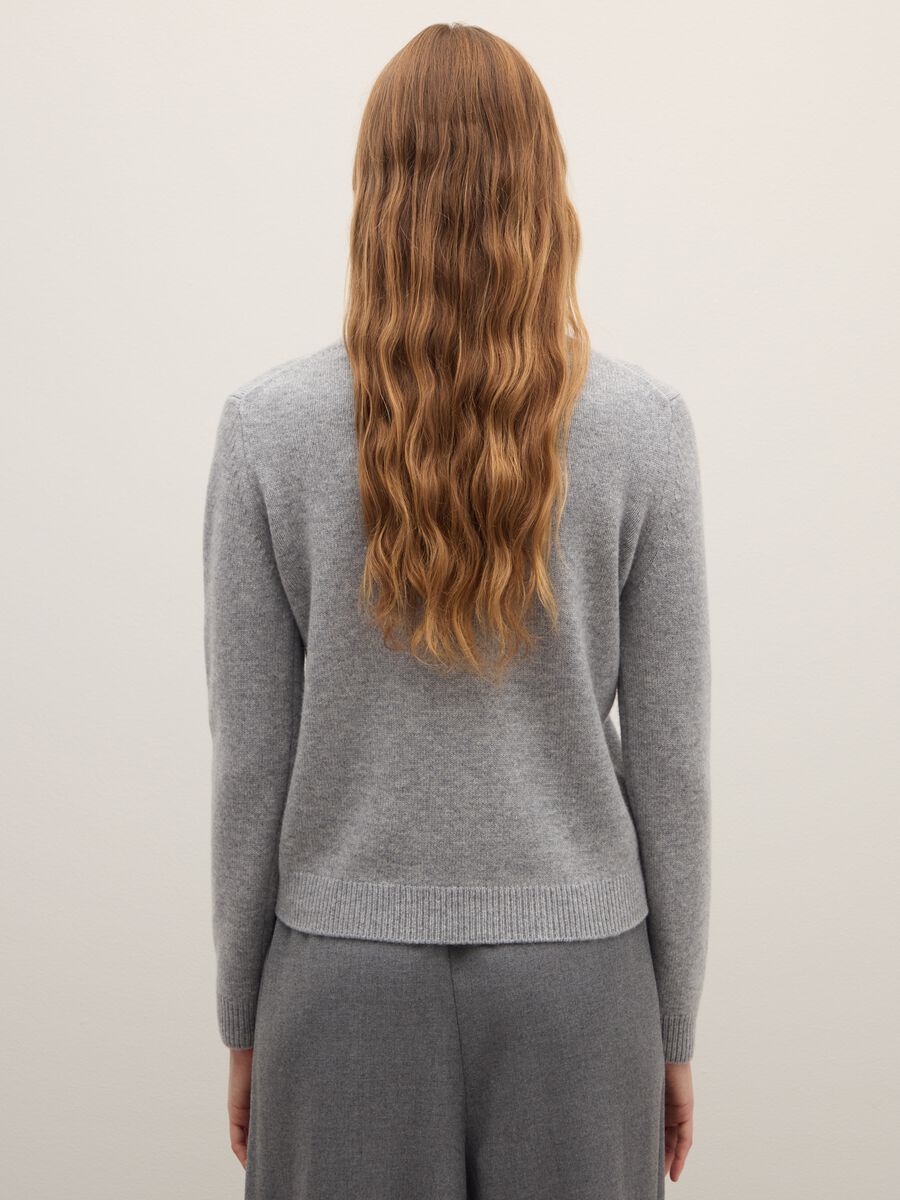Grey wool-cashmere blend sweater in regular fit_2