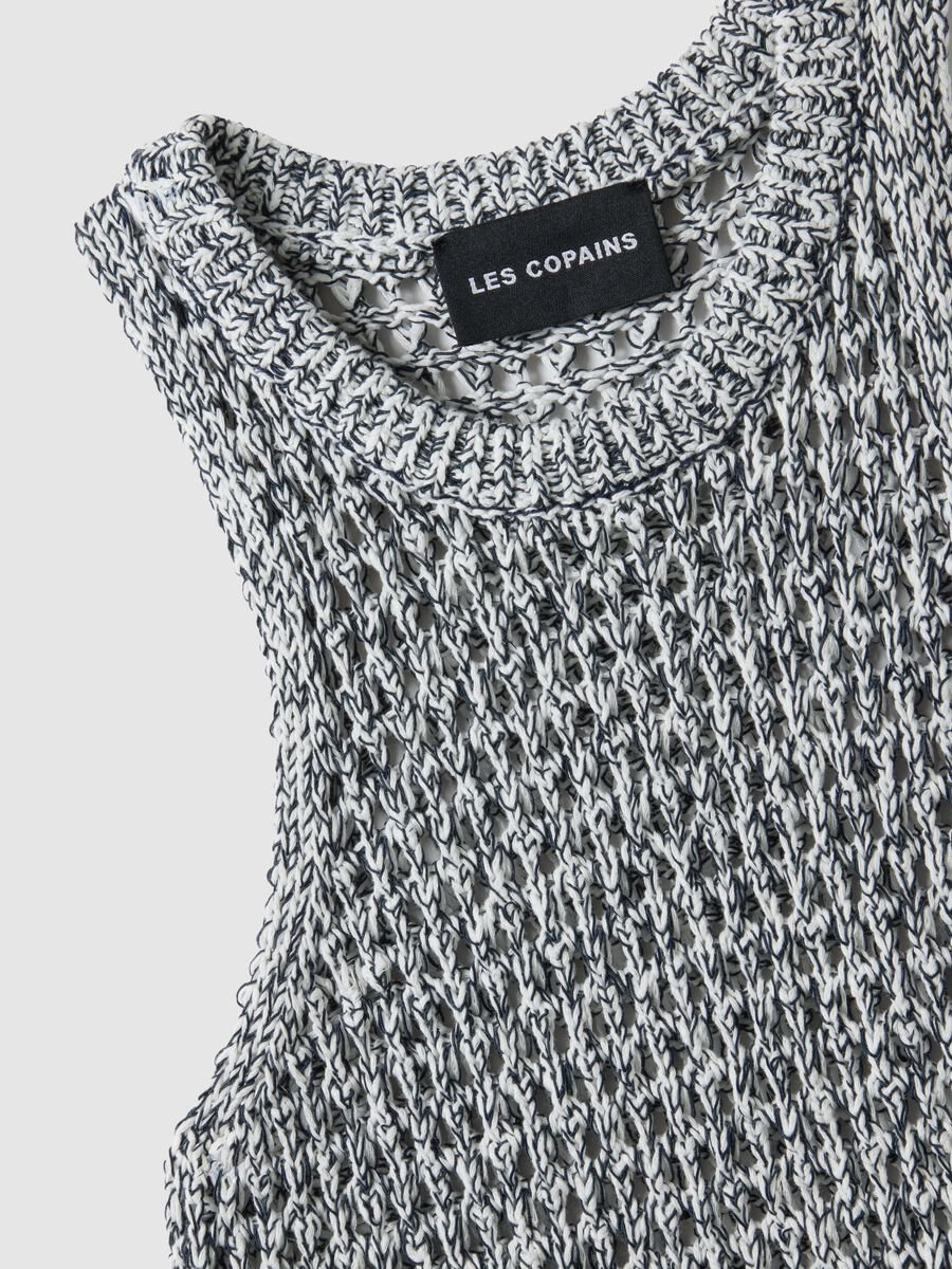 Multicolour cotton blend regular fit tank top with knitted design_5