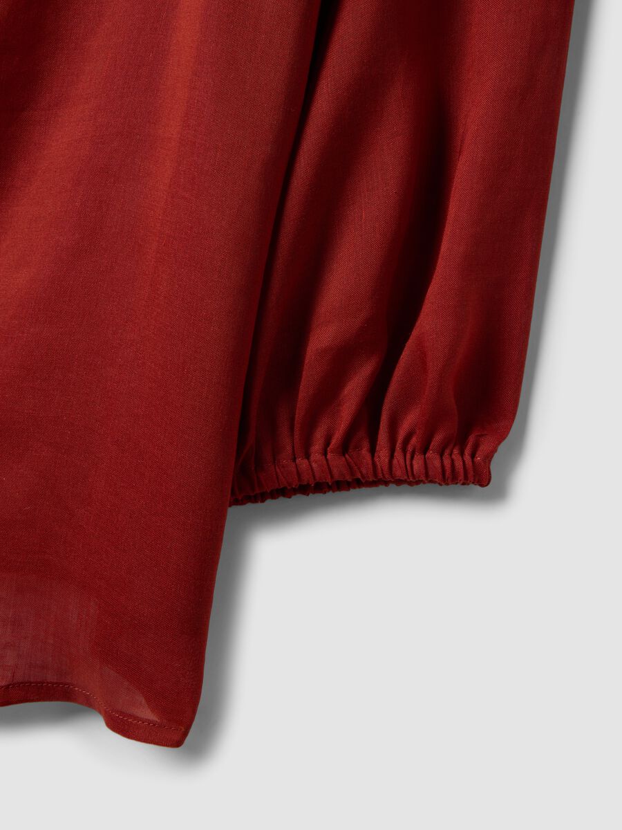 Red ramie and lyocell blend shirt with V-neck, regular fit_5