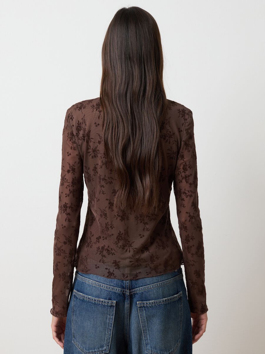 Brown T-shirt with floral patterns_3