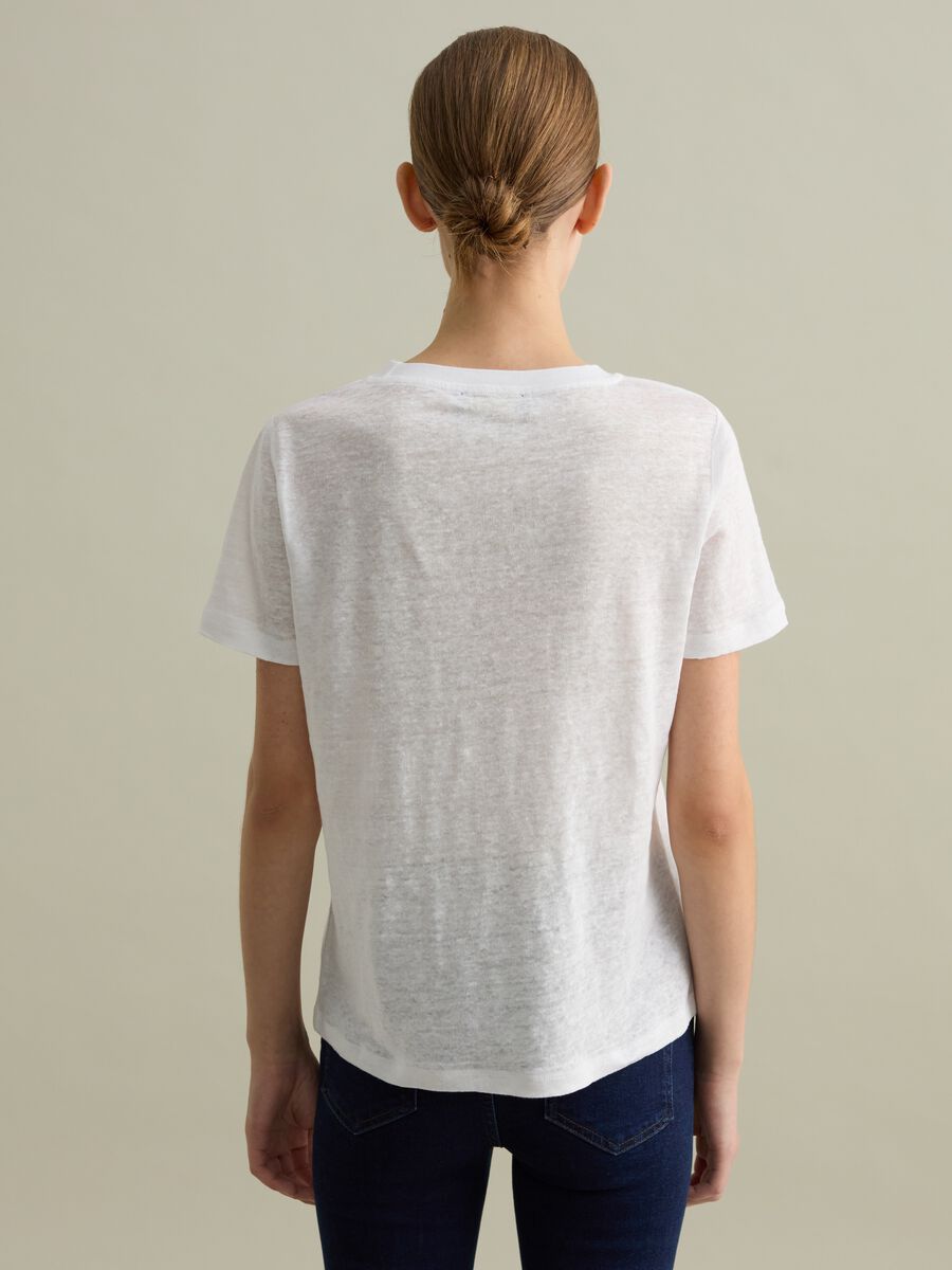Short-sleeved T-shirt in white linen_3