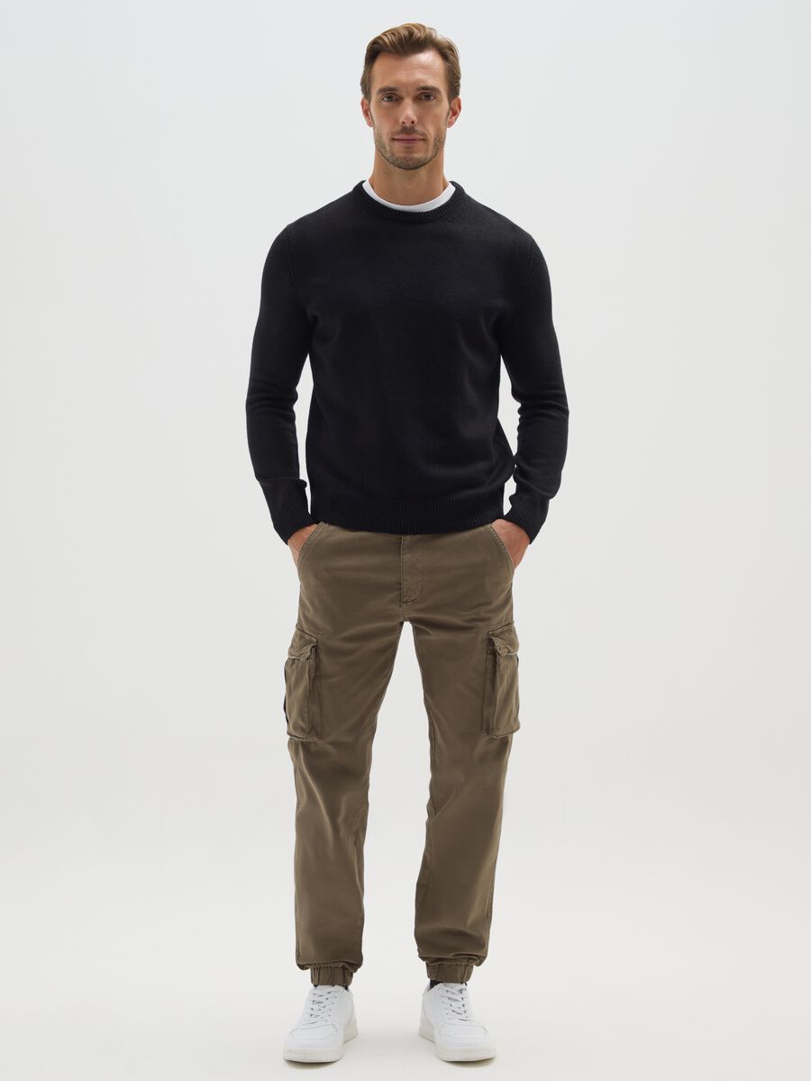 Pantaloni in cotone elasticizzato marroni slim fit_0