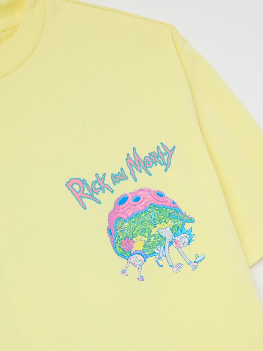 Yellow T-shirt with Rick and Morty print_5