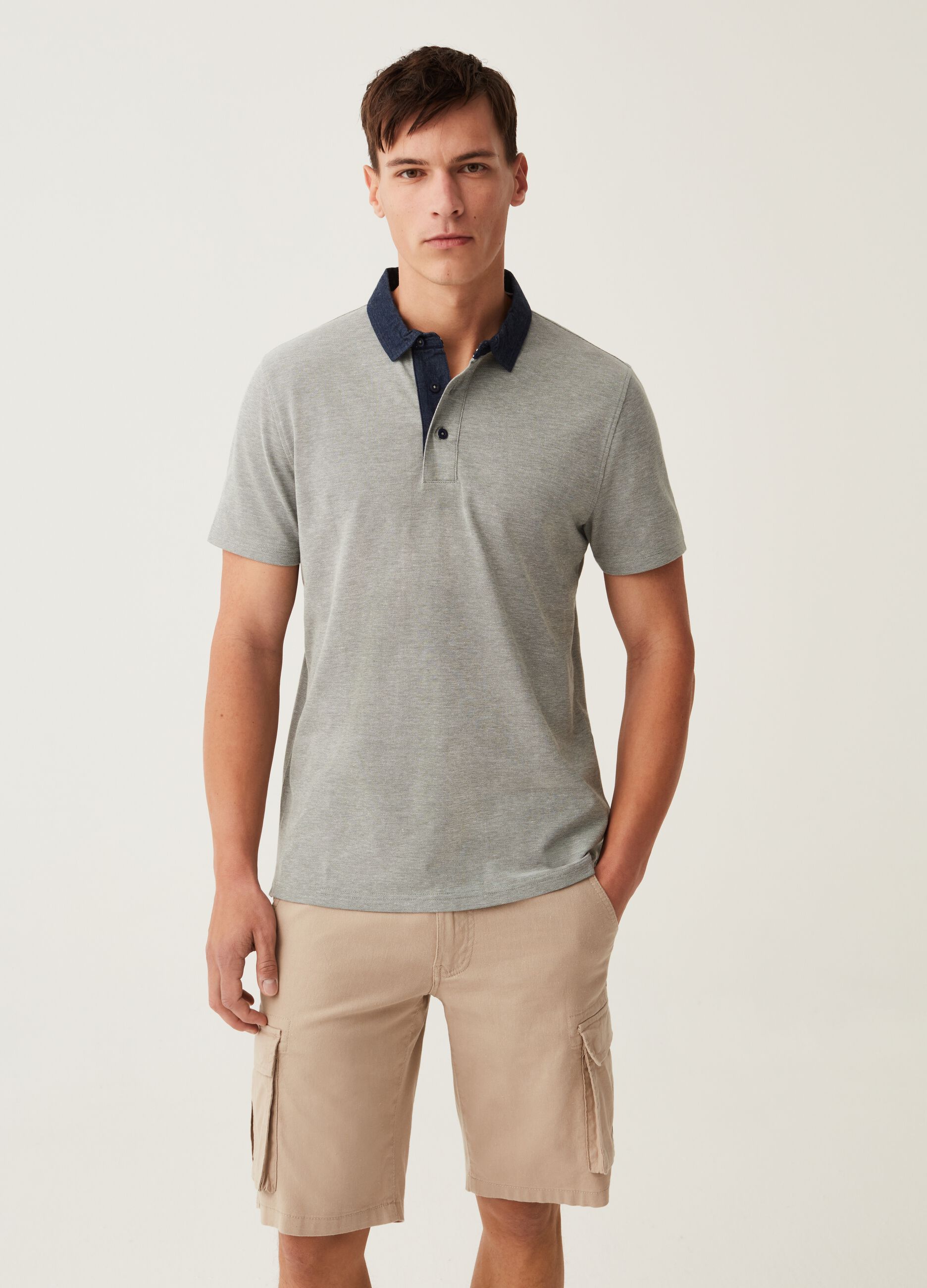 Polo in piquet con colletto chambray_0