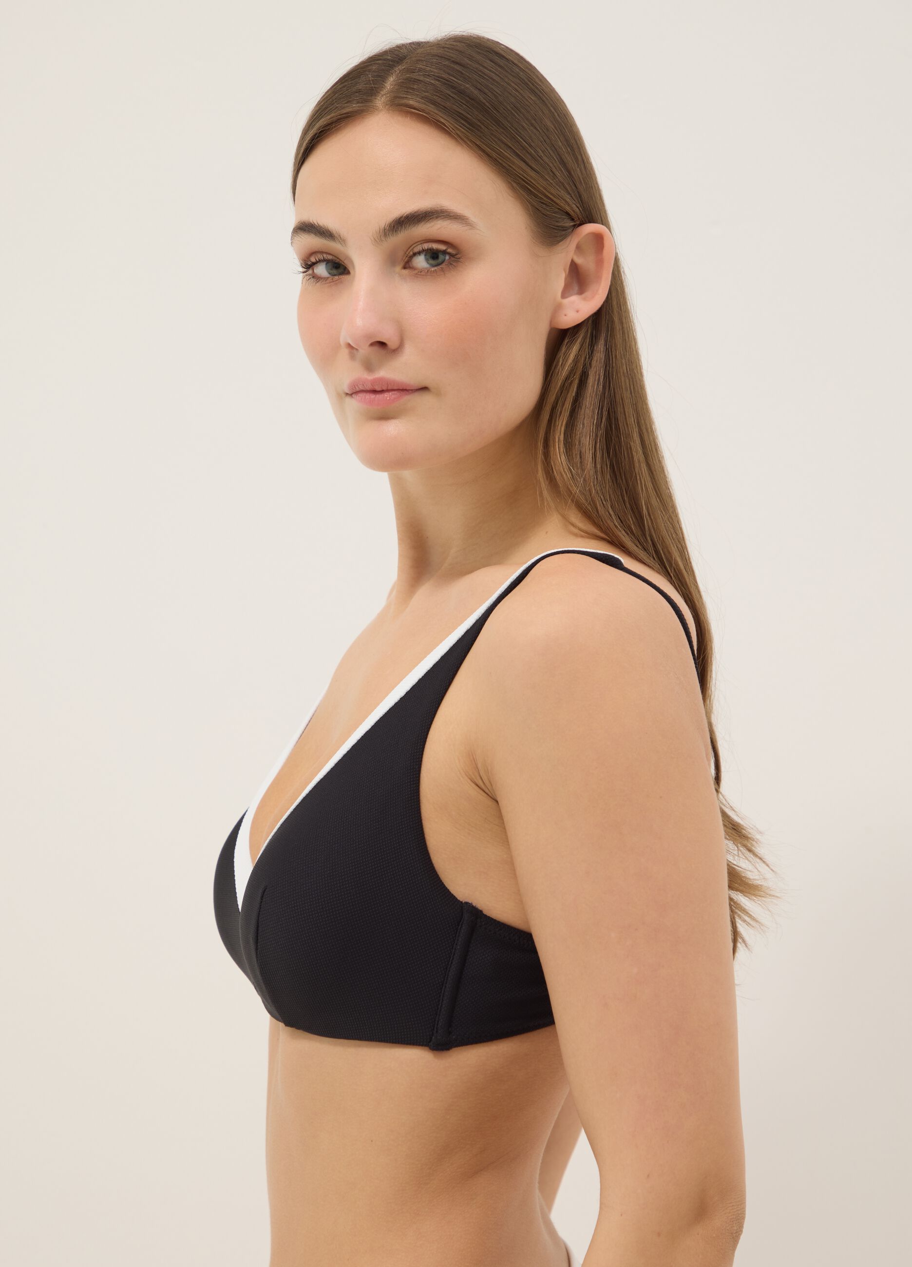 Black and white stretch fabric V-neck bikini top