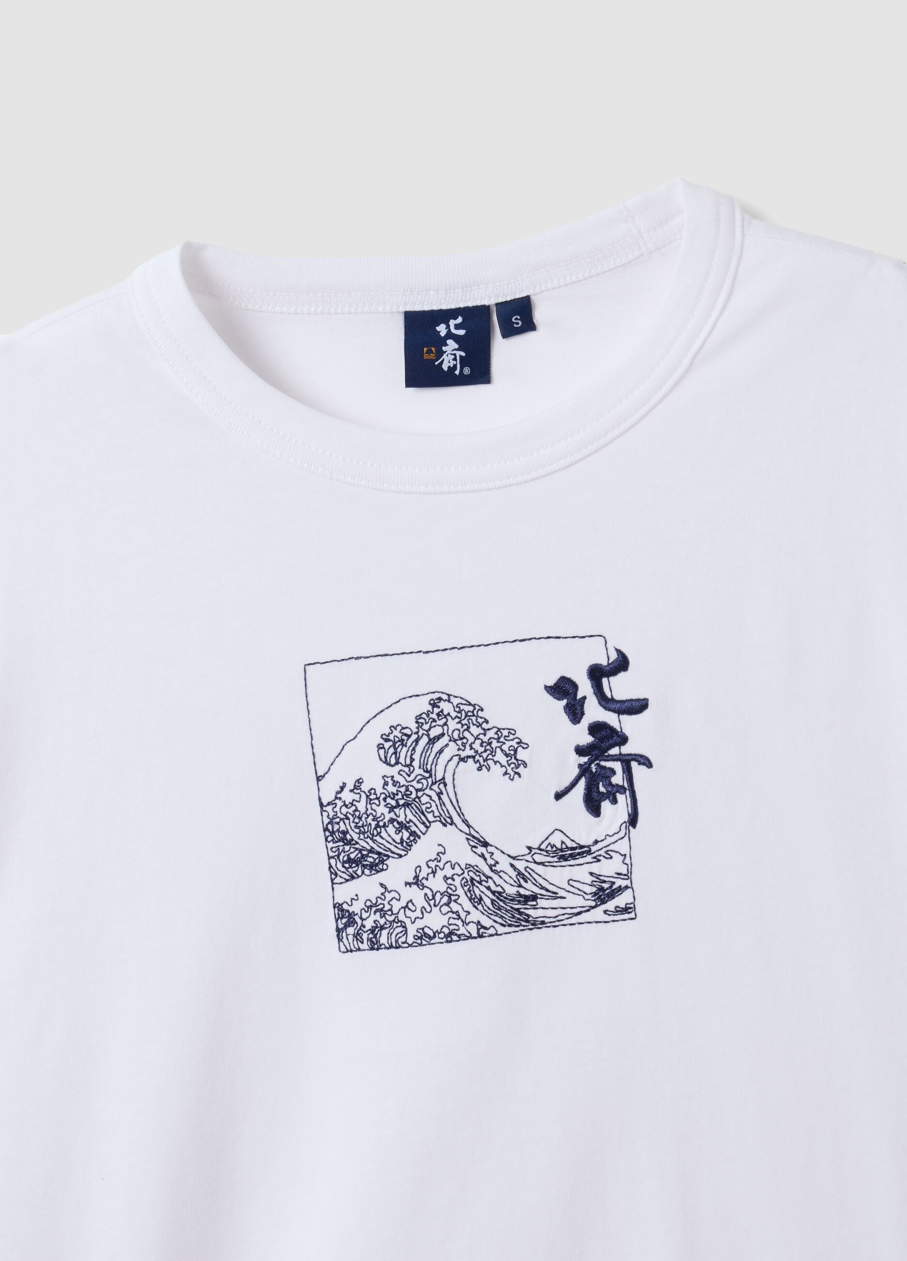 White pure cotton T-shirt with Hokusai print