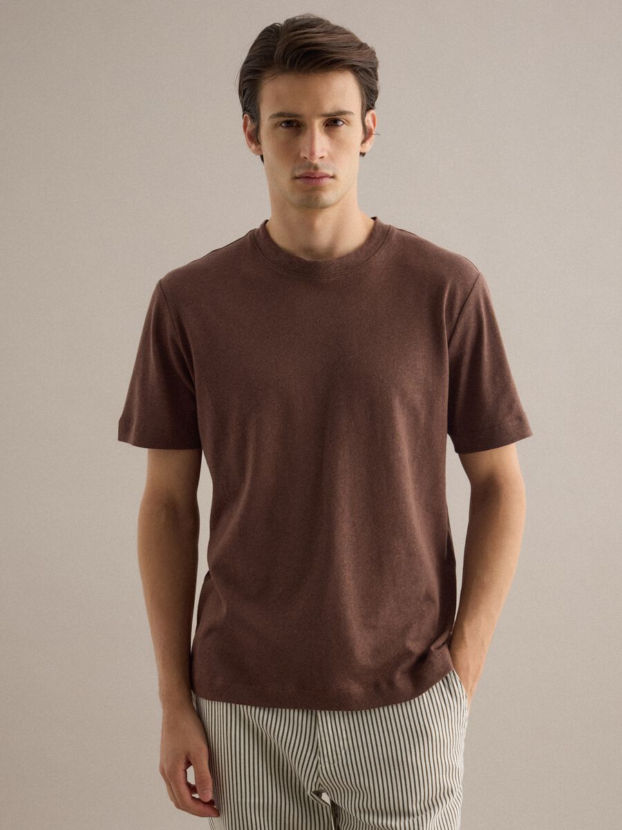 T-shirt in misto lino e cotone marrone regular fit_1