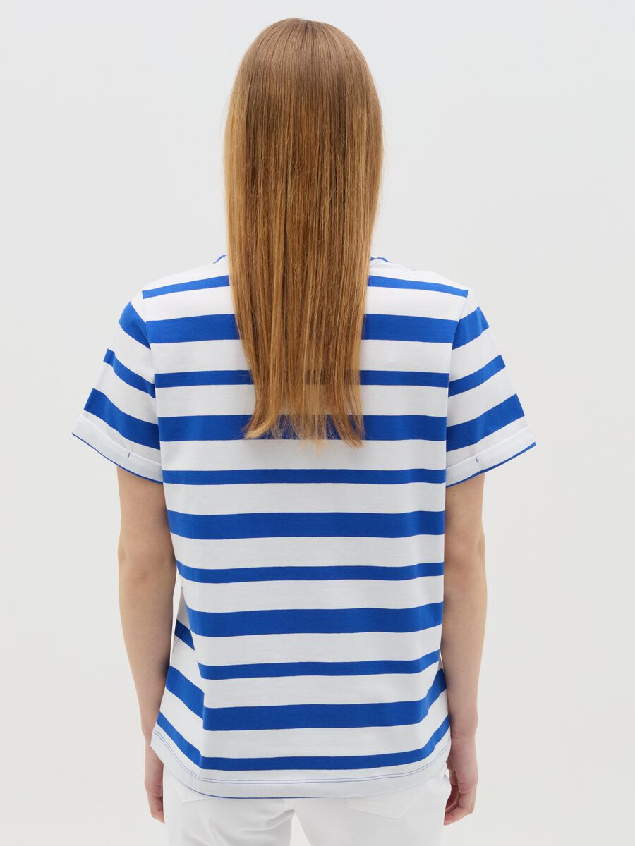 Striped maternity T-shirt with V neck_3