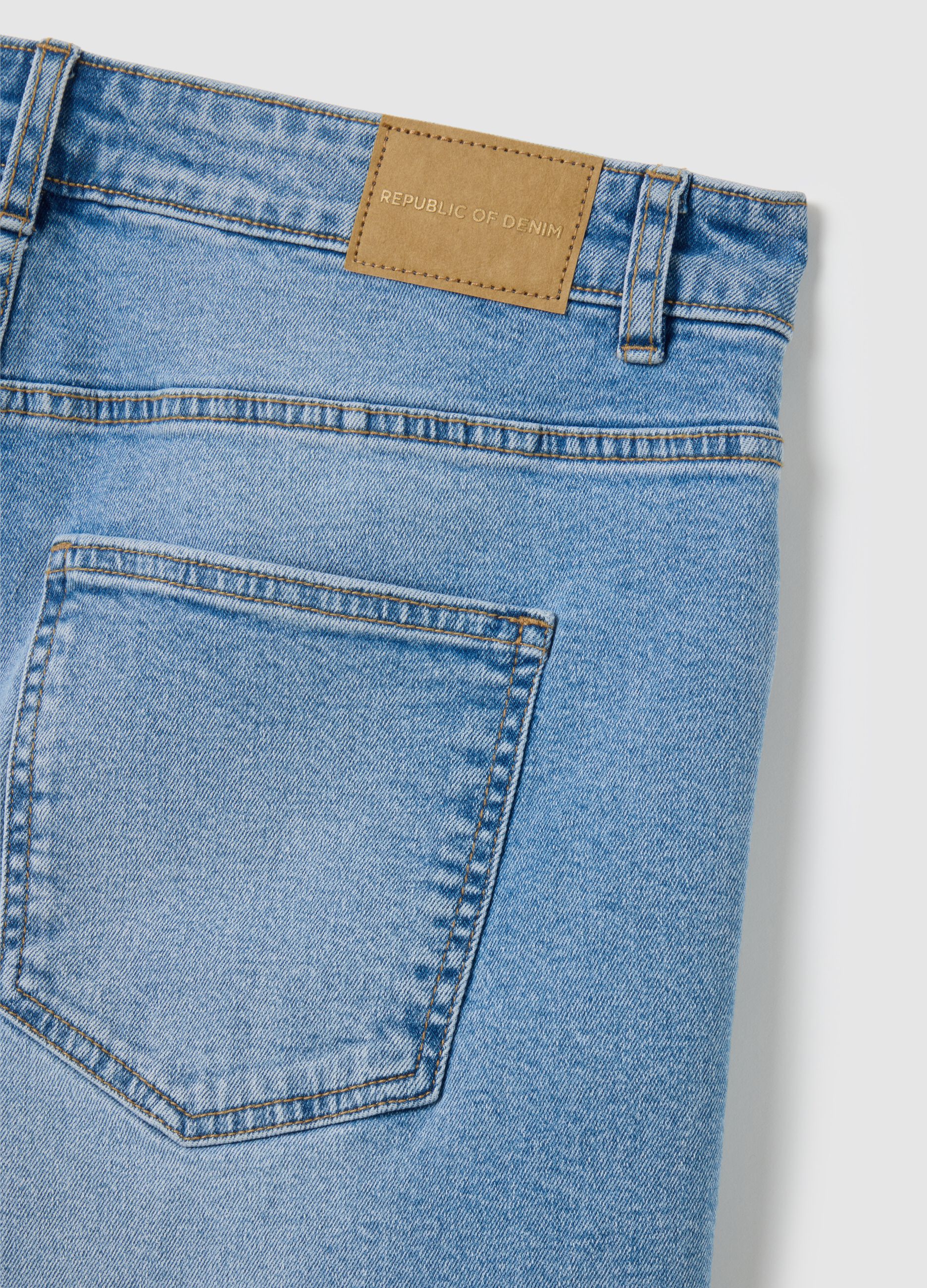 Bermuda da uomo in denim azzurro slim fit