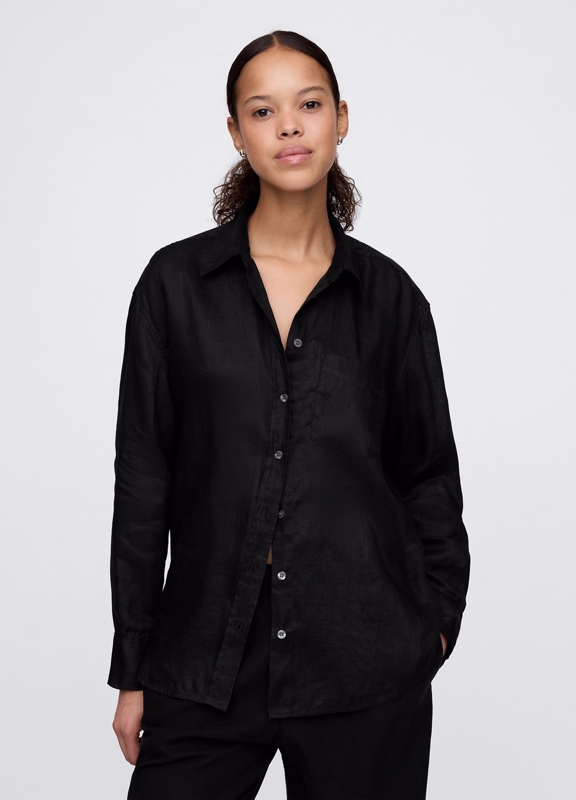 Wide black shirt in 100% linen