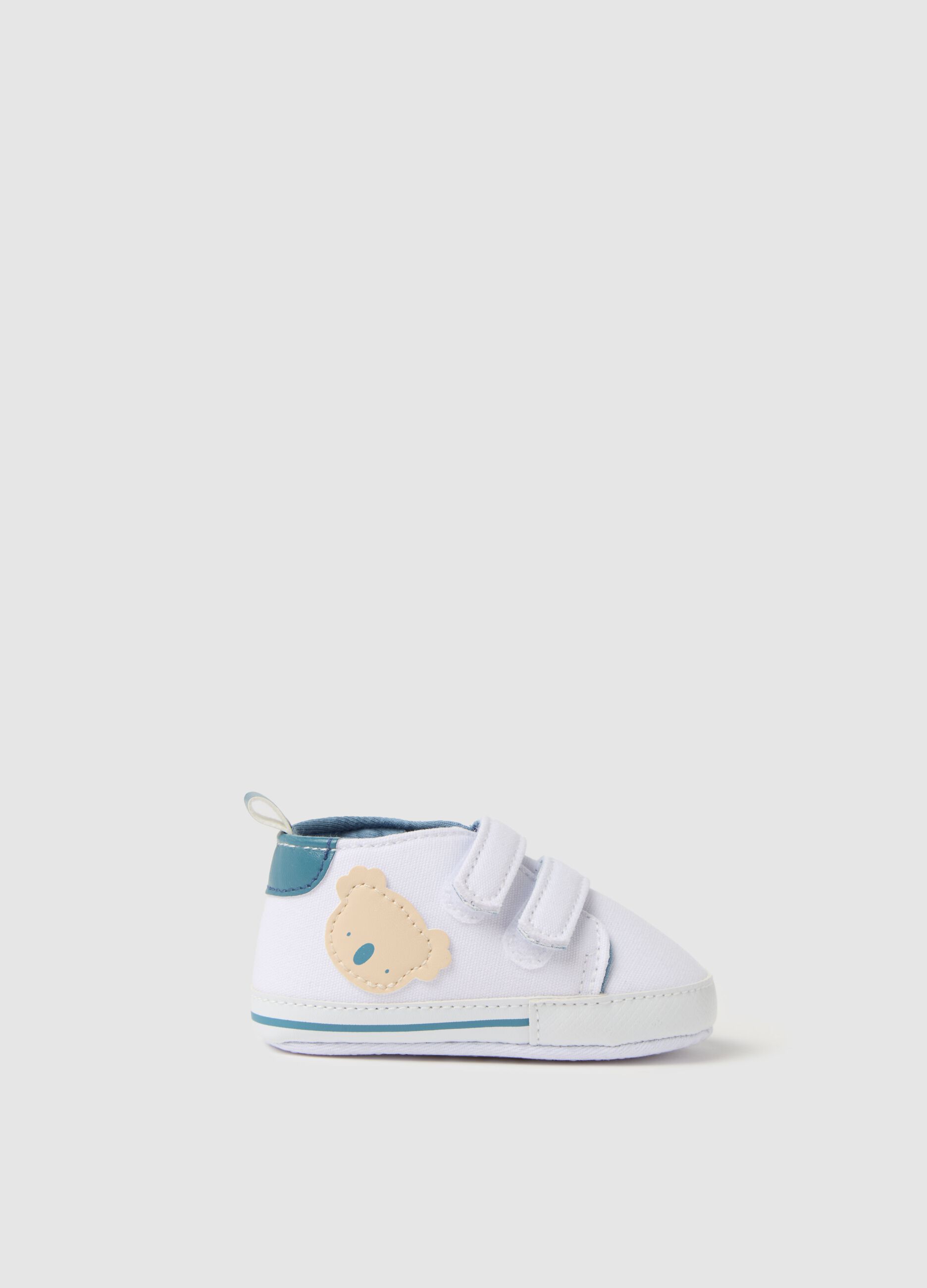 Scarpine in cotone con patch panda 