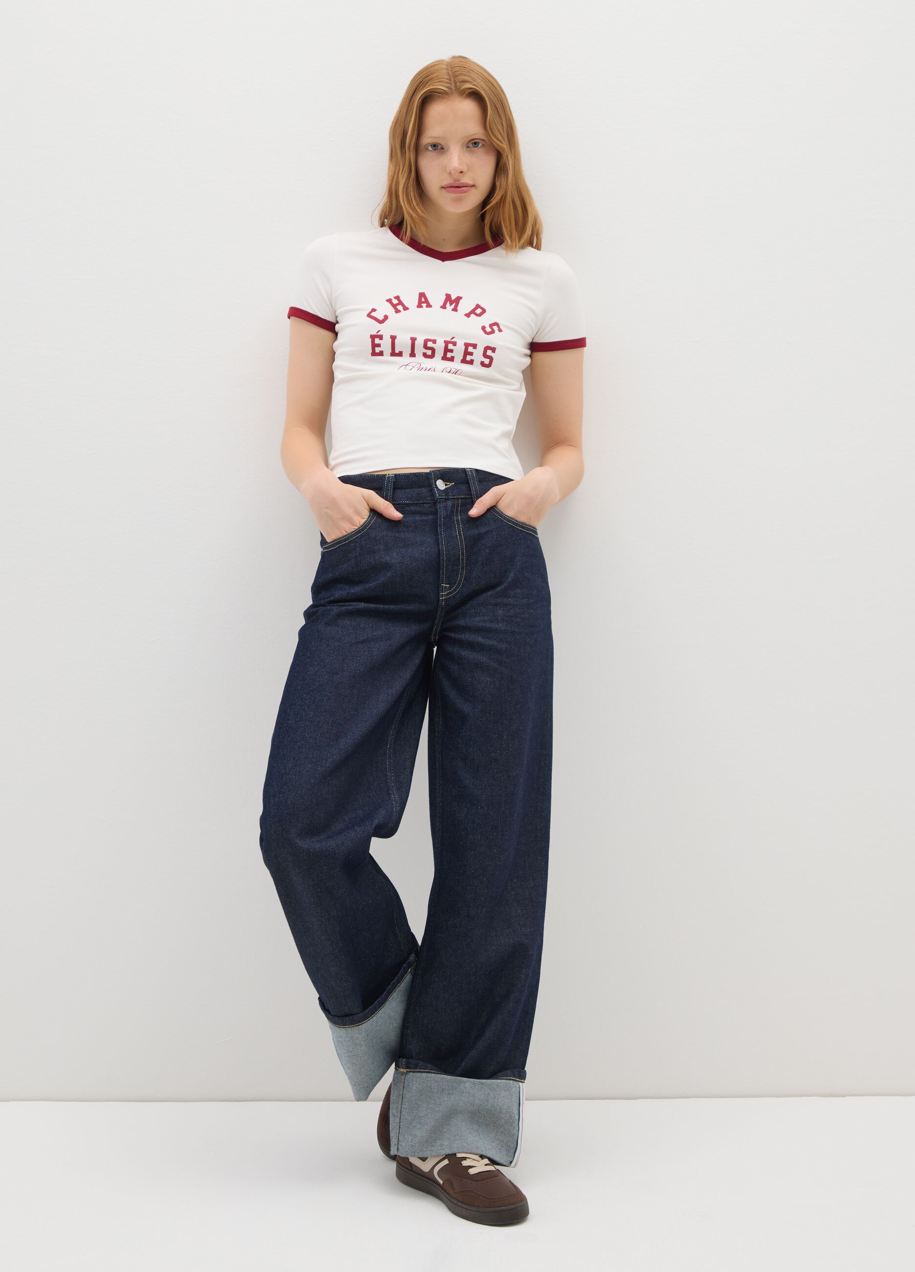 White stretch cotton regular fit T-shirt with red accents