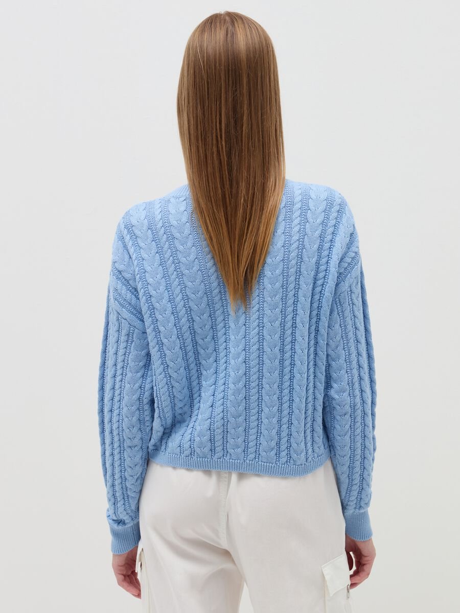 Cropped pullover with cable-knit design_2