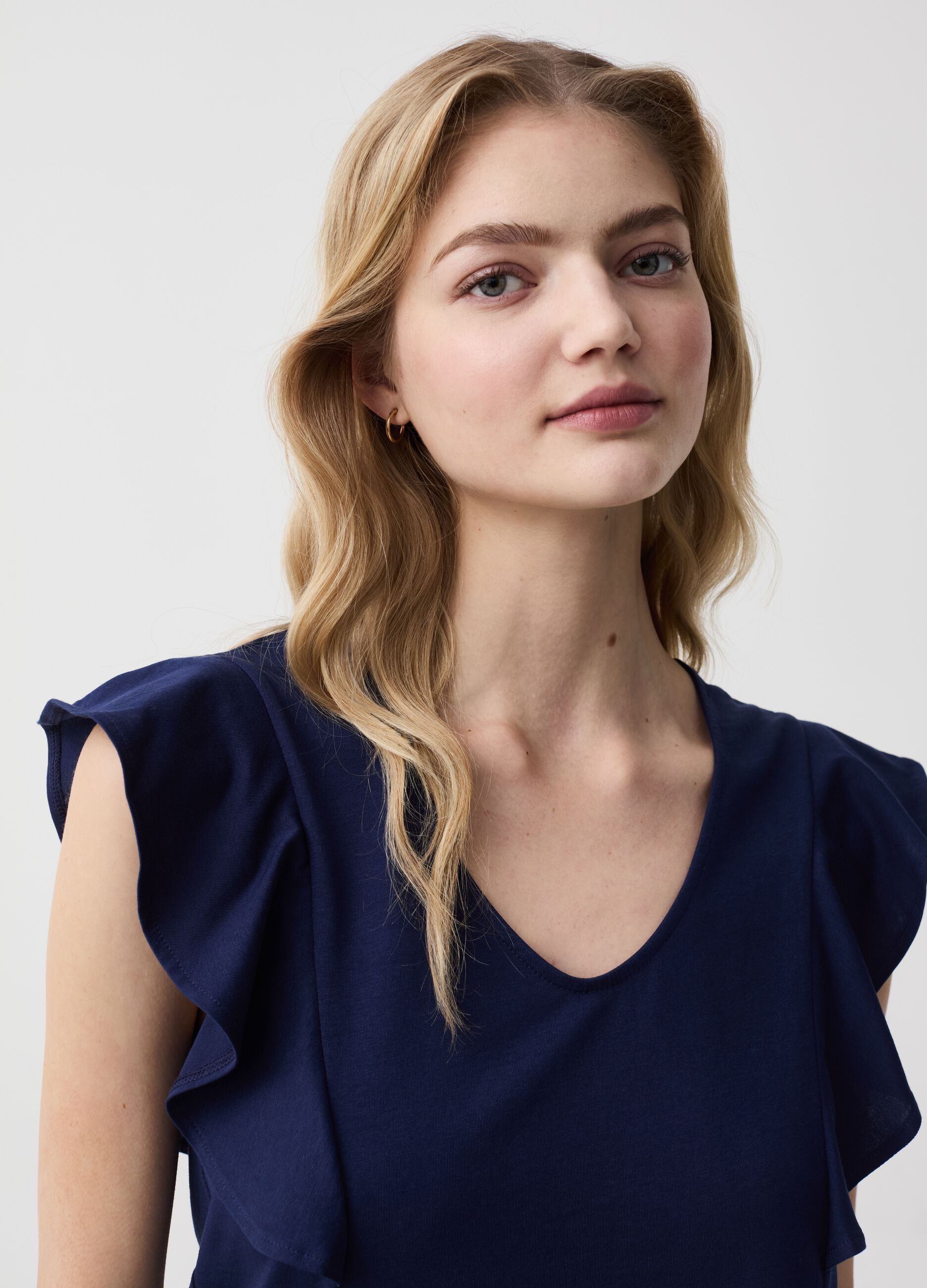 Sleeveless T-shirt with V neck and flounce