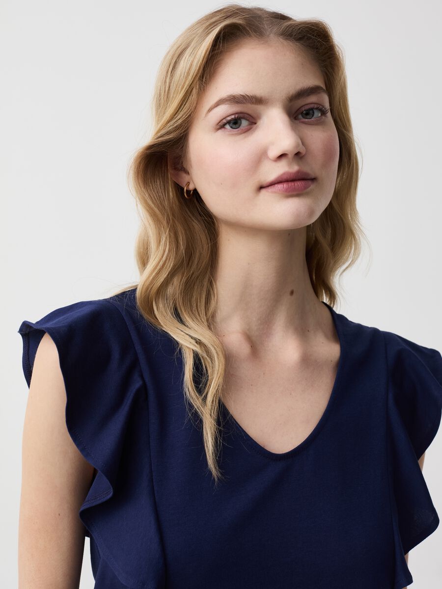 Sleeveless T-shirt with V neck and flounce_1