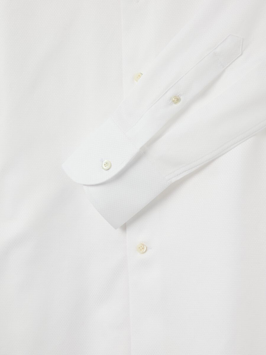 Men’s white regular-fit shirt in 100% cotton with cutaway collar_5