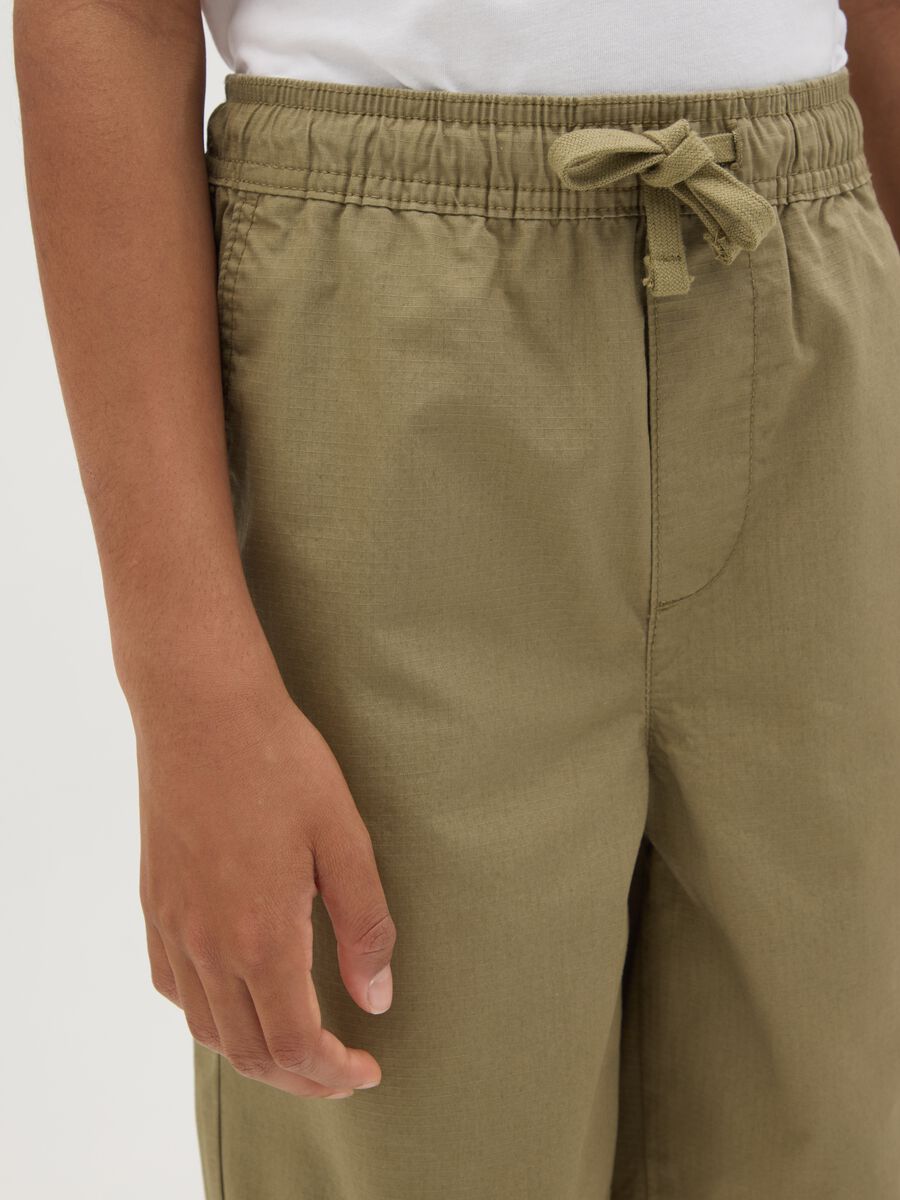 Shorts verdi in cotone con coulisse _2