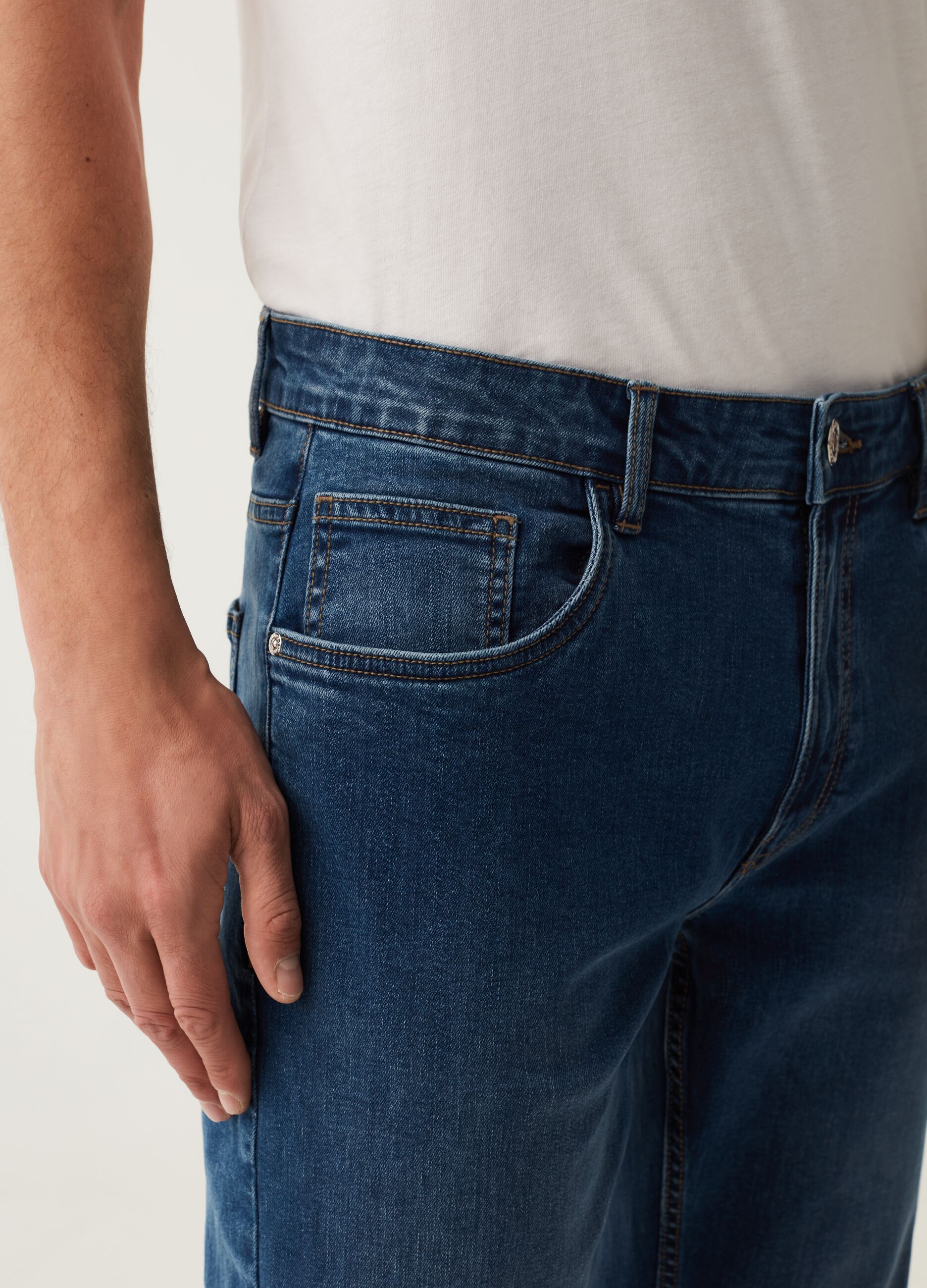 Jeans regular fit con trama cross hatch_2