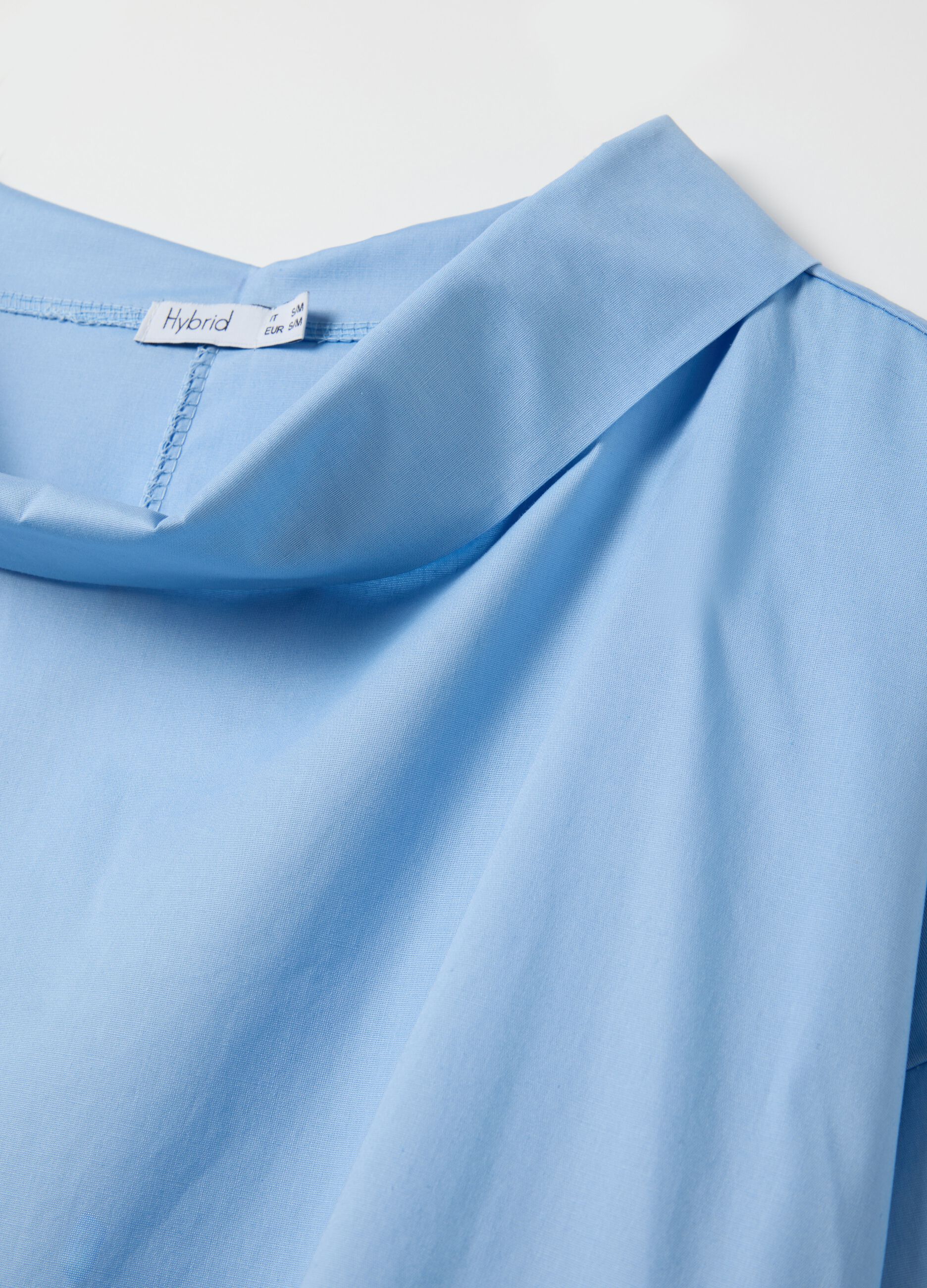 Blue blouse with three-quarter sleeves