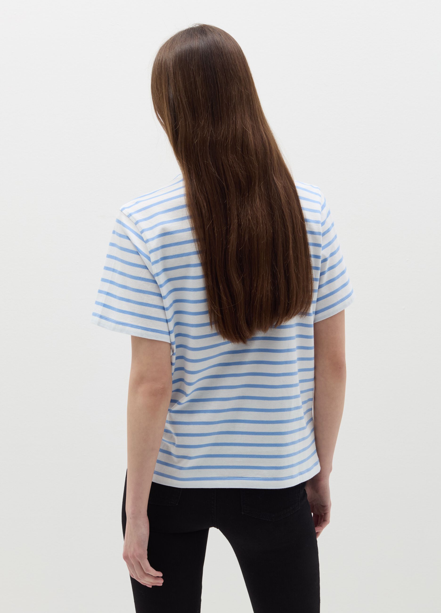 T-shirt in cotone con ricamo