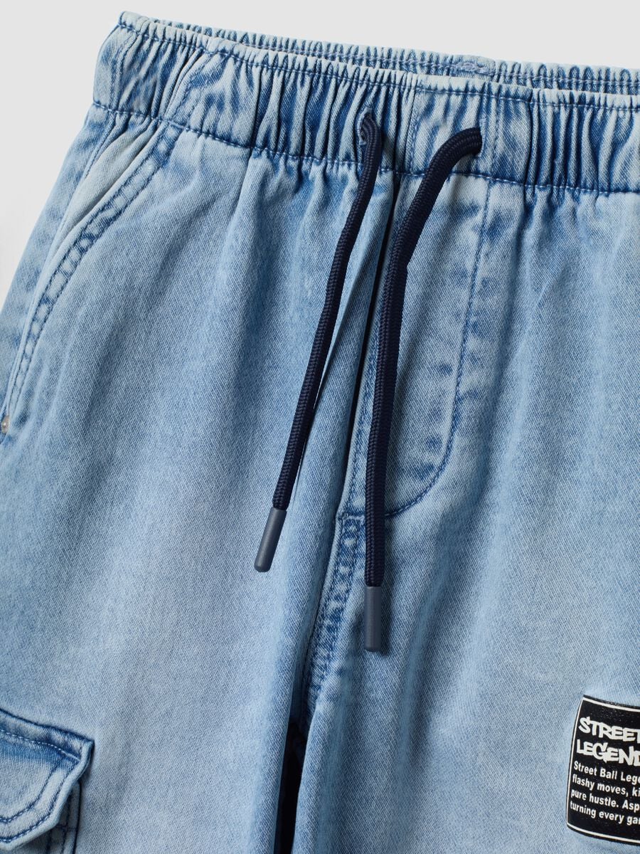 Pantaloni jogger denim azzurri in cotone elasticizzato per bambino relaxed fit_2