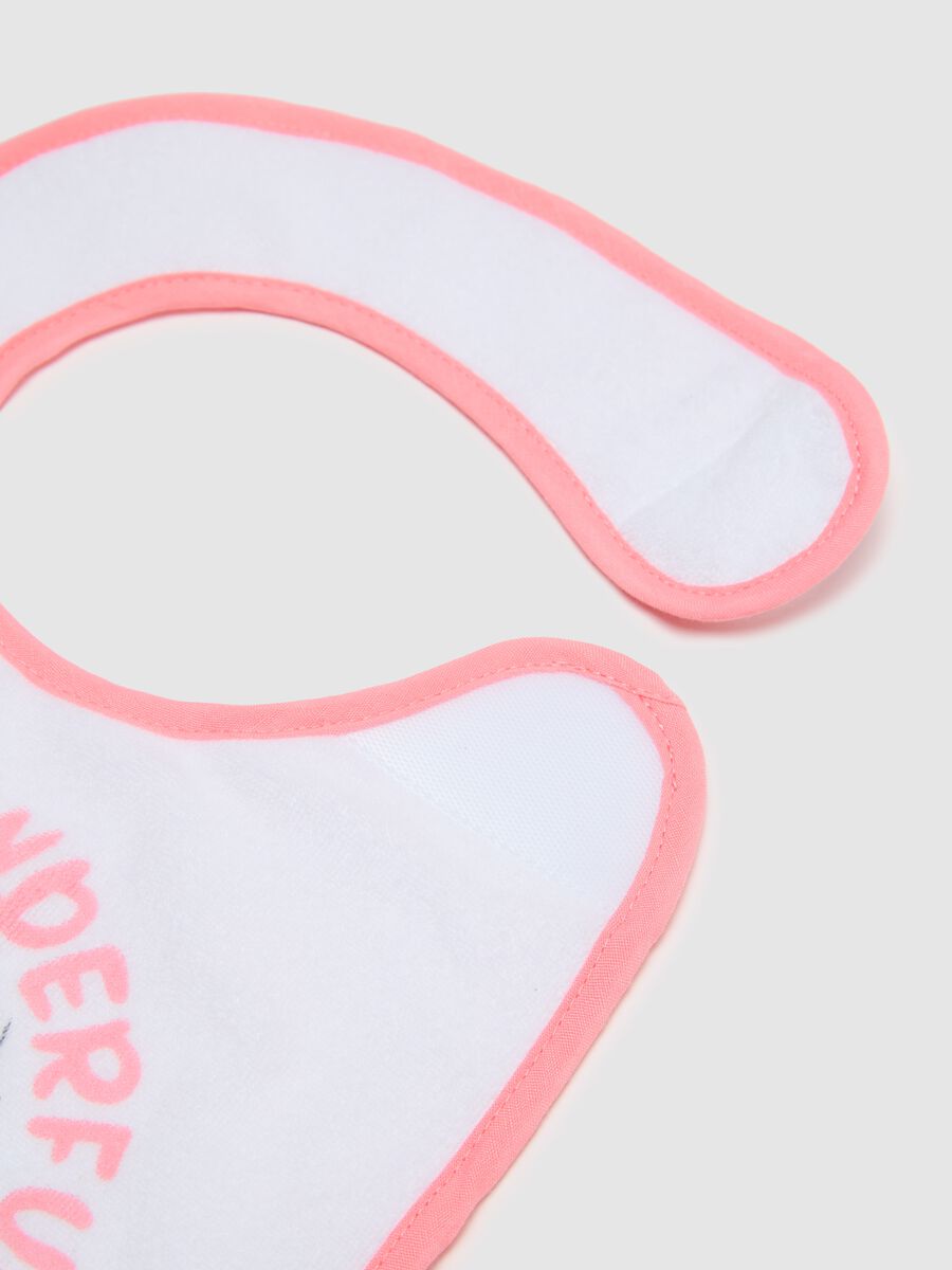 Baby bibs in cotton polyester blend with Tweety prints_1