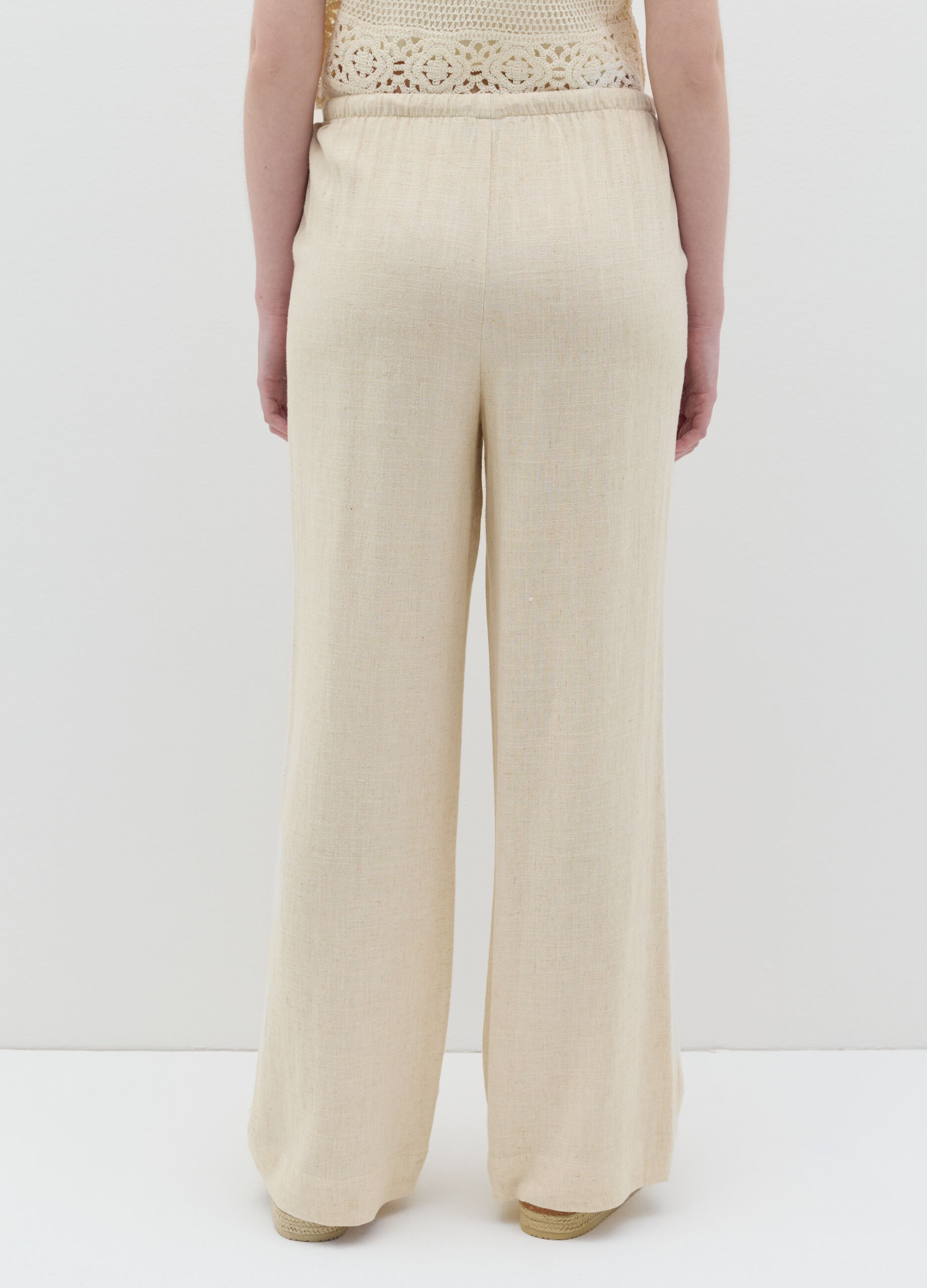Relaxed-fit trousers in viscose and linen
