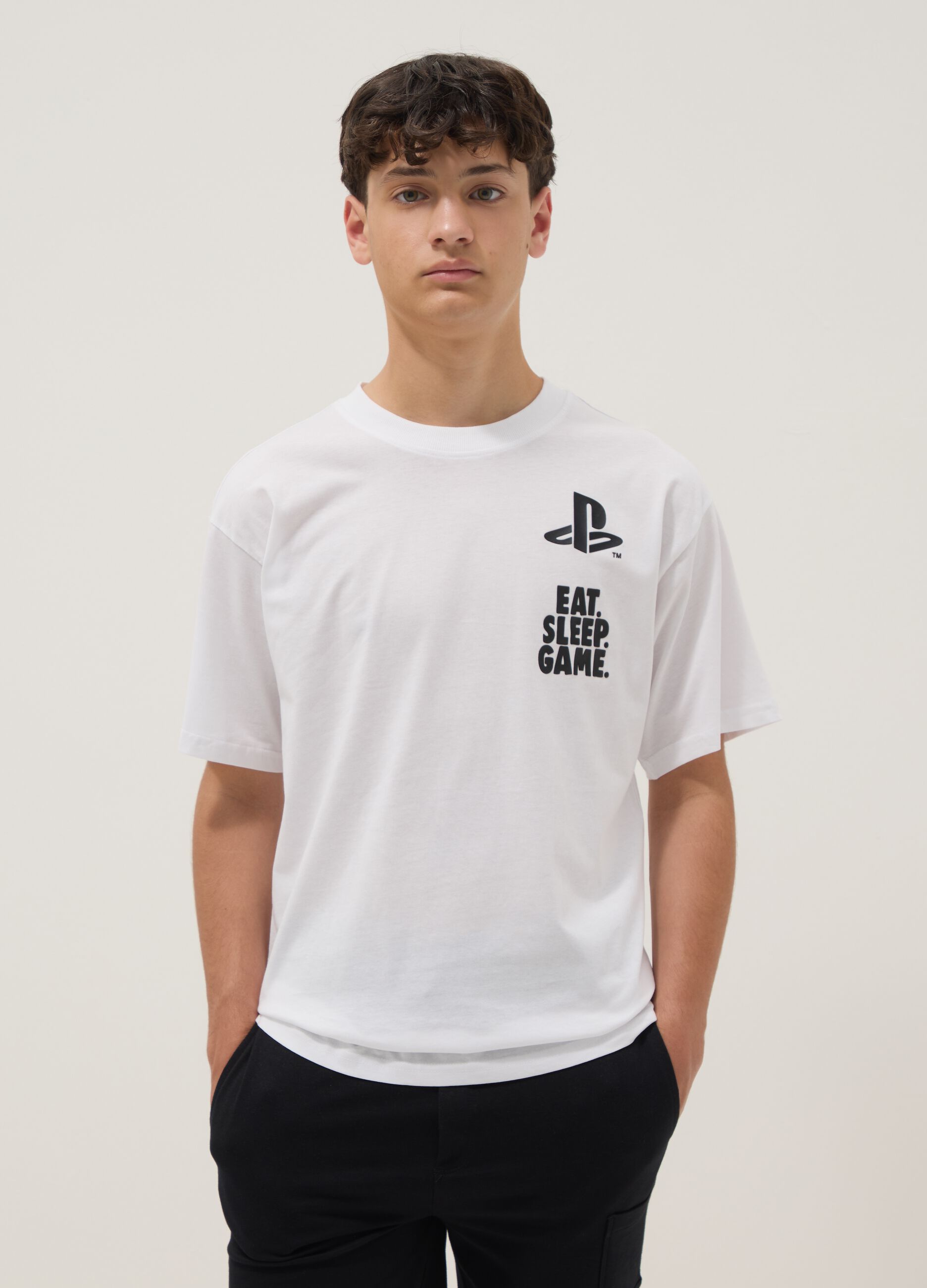 Boys&rsquo; white PlayStation logo T-shirt in pure cotton, relaxed fit