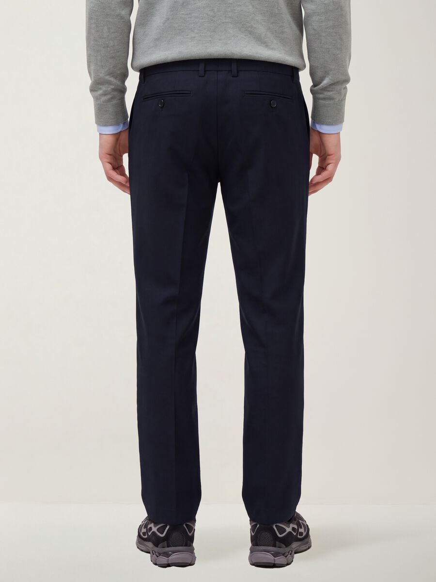 Pantaloni chino blu in twill di viscosa elasticizzata slim fit_2